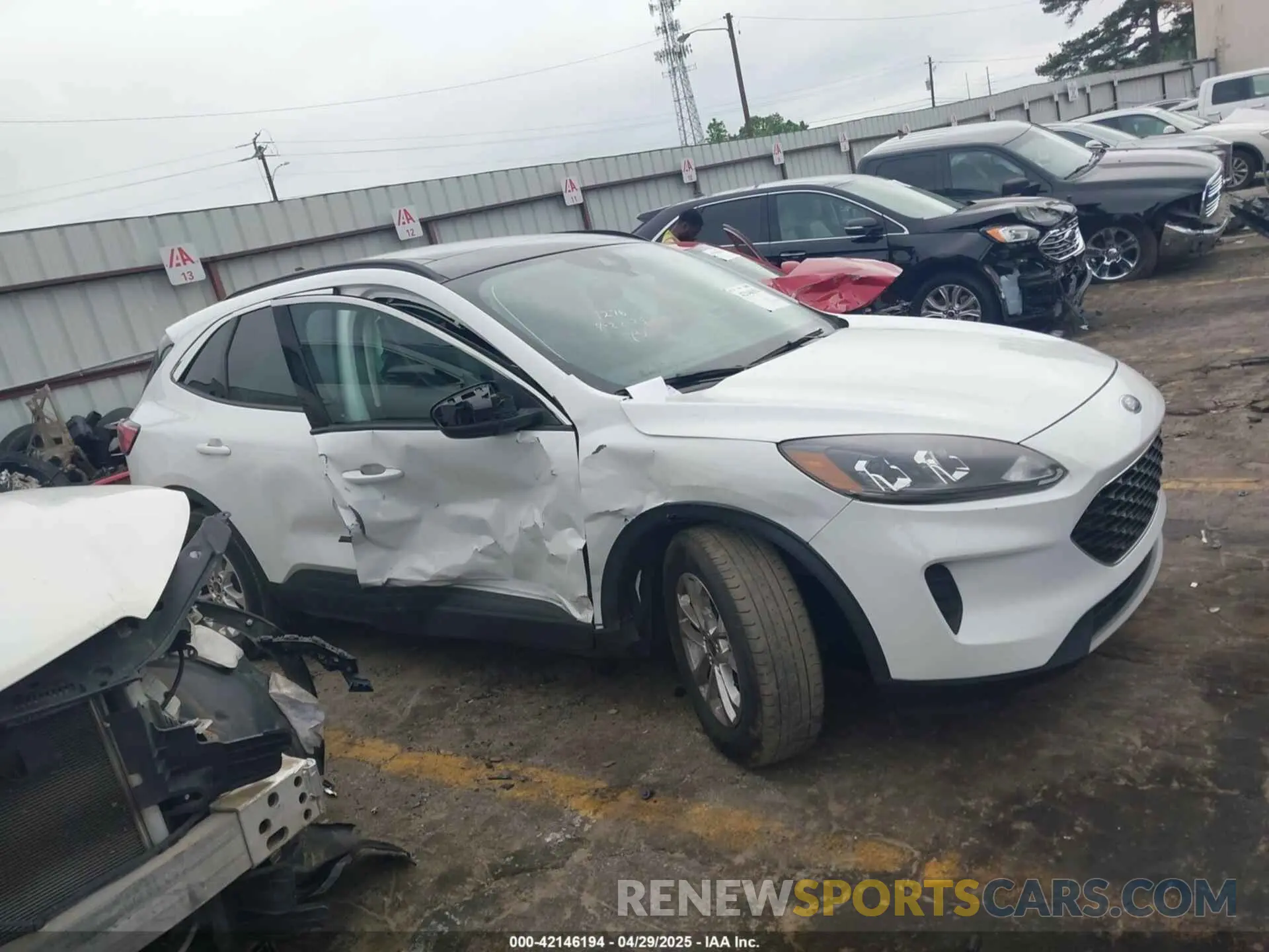 13 Photograph of a damaged car 1FMCU0G60MUB10259 FORD ESCAPE 2021