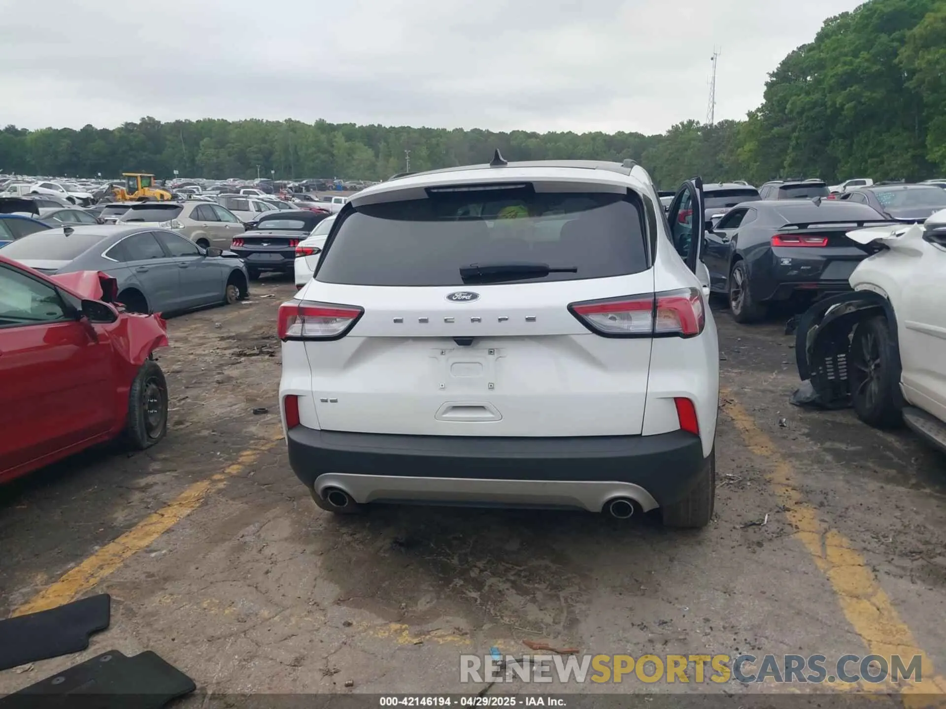 16 Photograph of a damaged car 1FMCU0G60MUB10259 FORD ESCAPE 2021