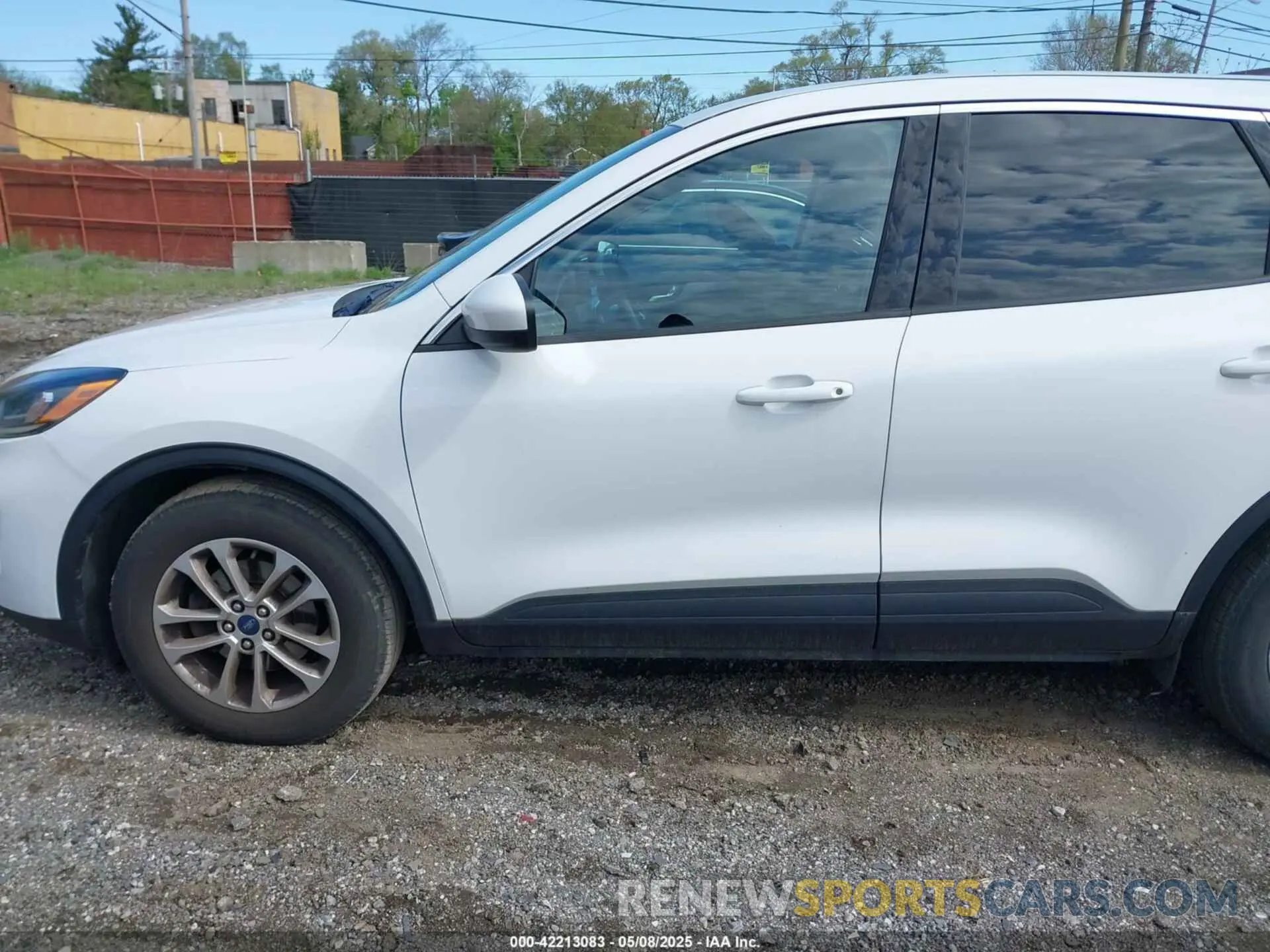 14 Photograph of a damaged car 1FMCU0G60MUB22668 FORD ESCAPE 2021