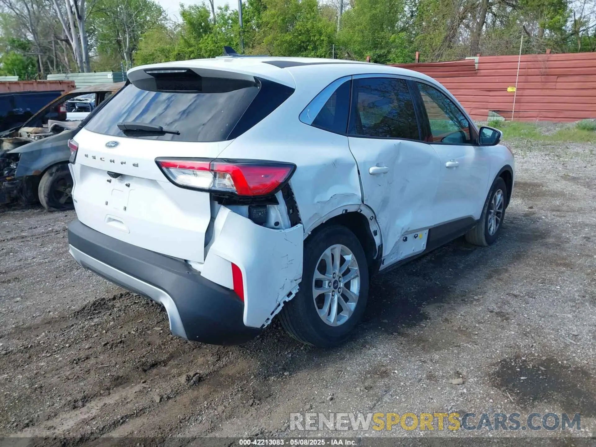 4 Photograph of a damaged car 1FMCU0G60MUB22668 FORD ESCAPE 2021