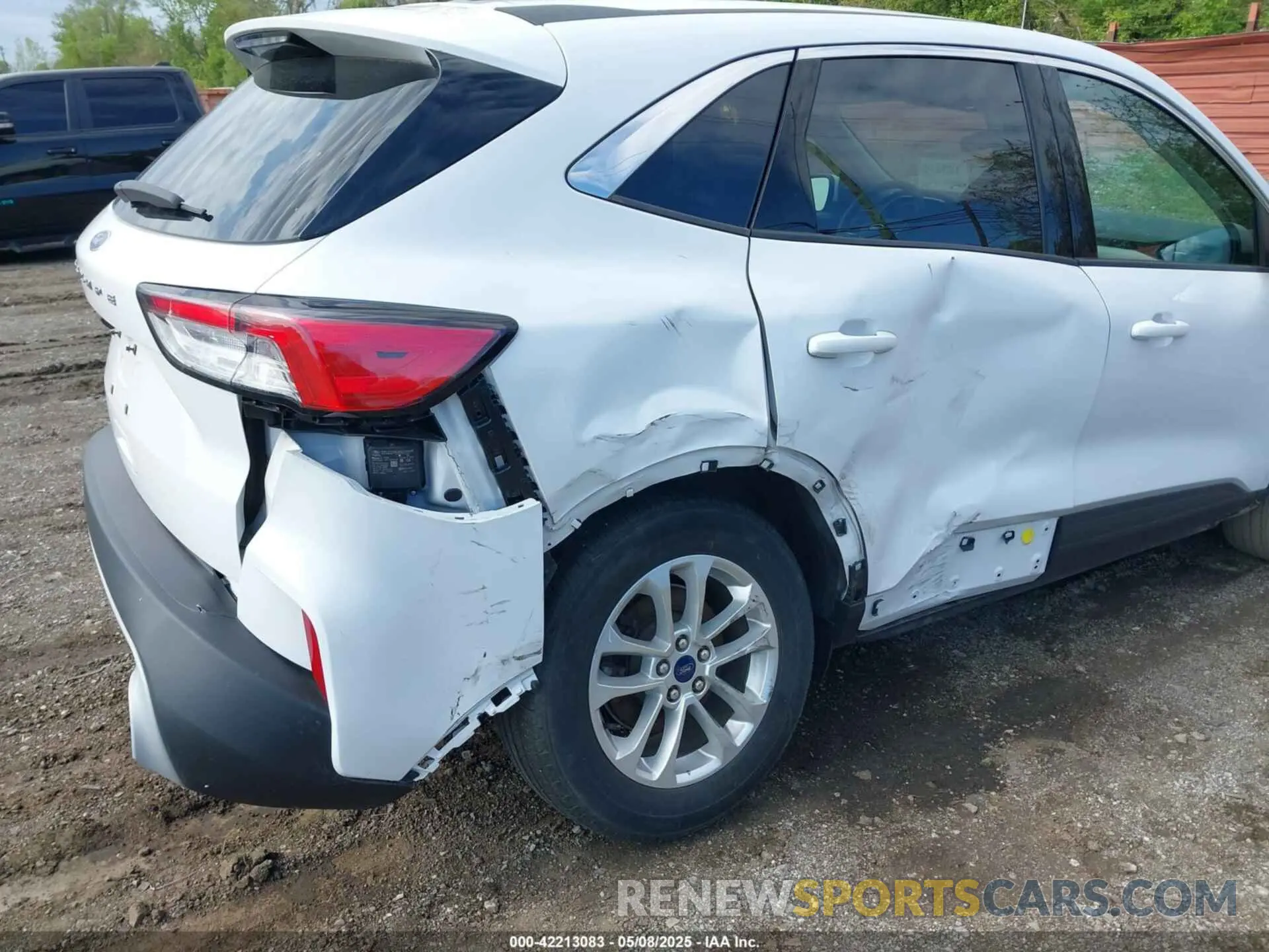6 Photograph of a damaged car 1FMCU0G60MUB22668 FORD ESCAPE 2021