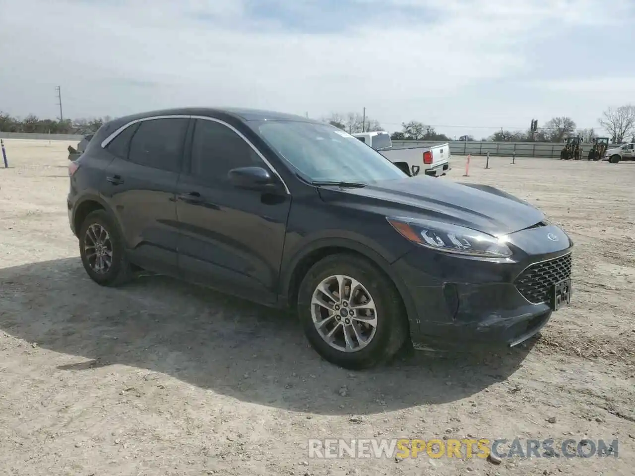 4 Photograph of a damaged car 1FMCU0G60MUB31757 FORD ESCAPE 2021