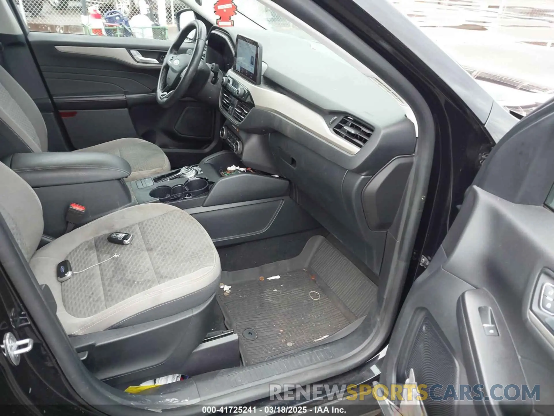 5 Photograph of a damaged car 1FMCU0G61MUA15936 FORD ESCAPE 2021