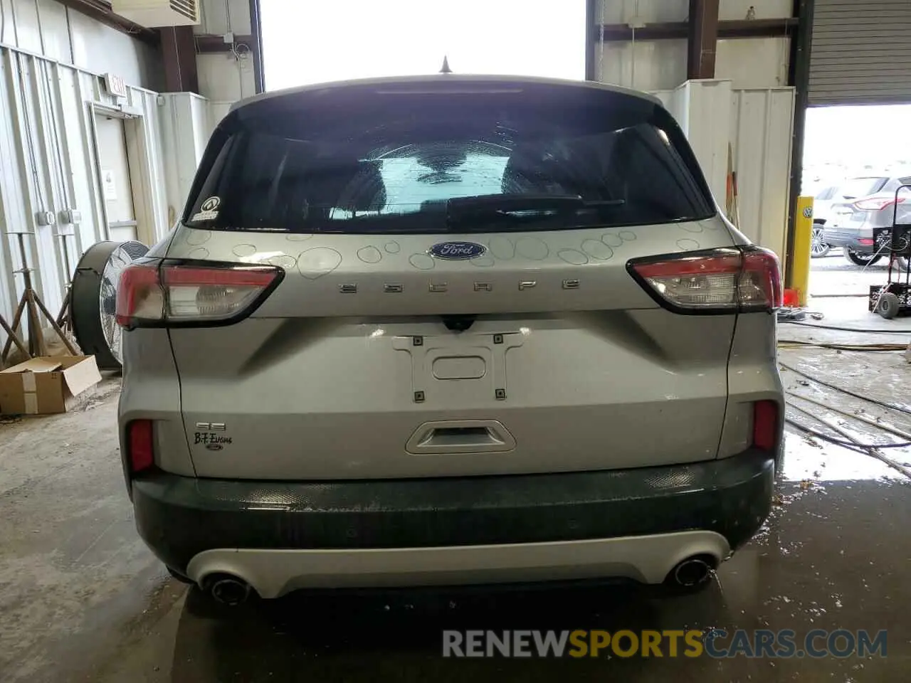 6 Photograph of a damaged car 1FMCU0G61MUB33503 FORD ESCAPE 2021