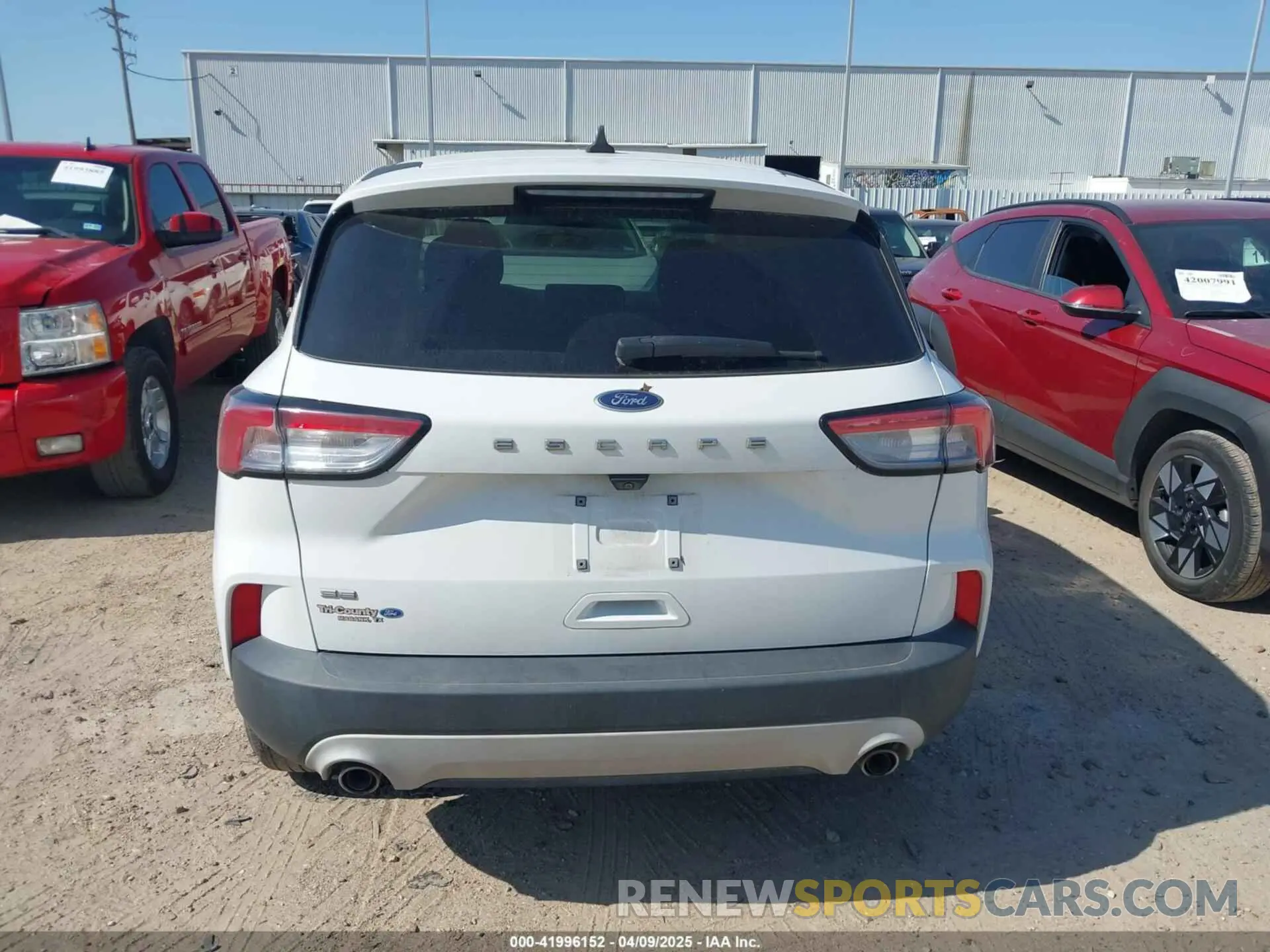 16 Photograph of a damaged car 1FMCU0G62MUA08798 FORD ESCAPE 2021