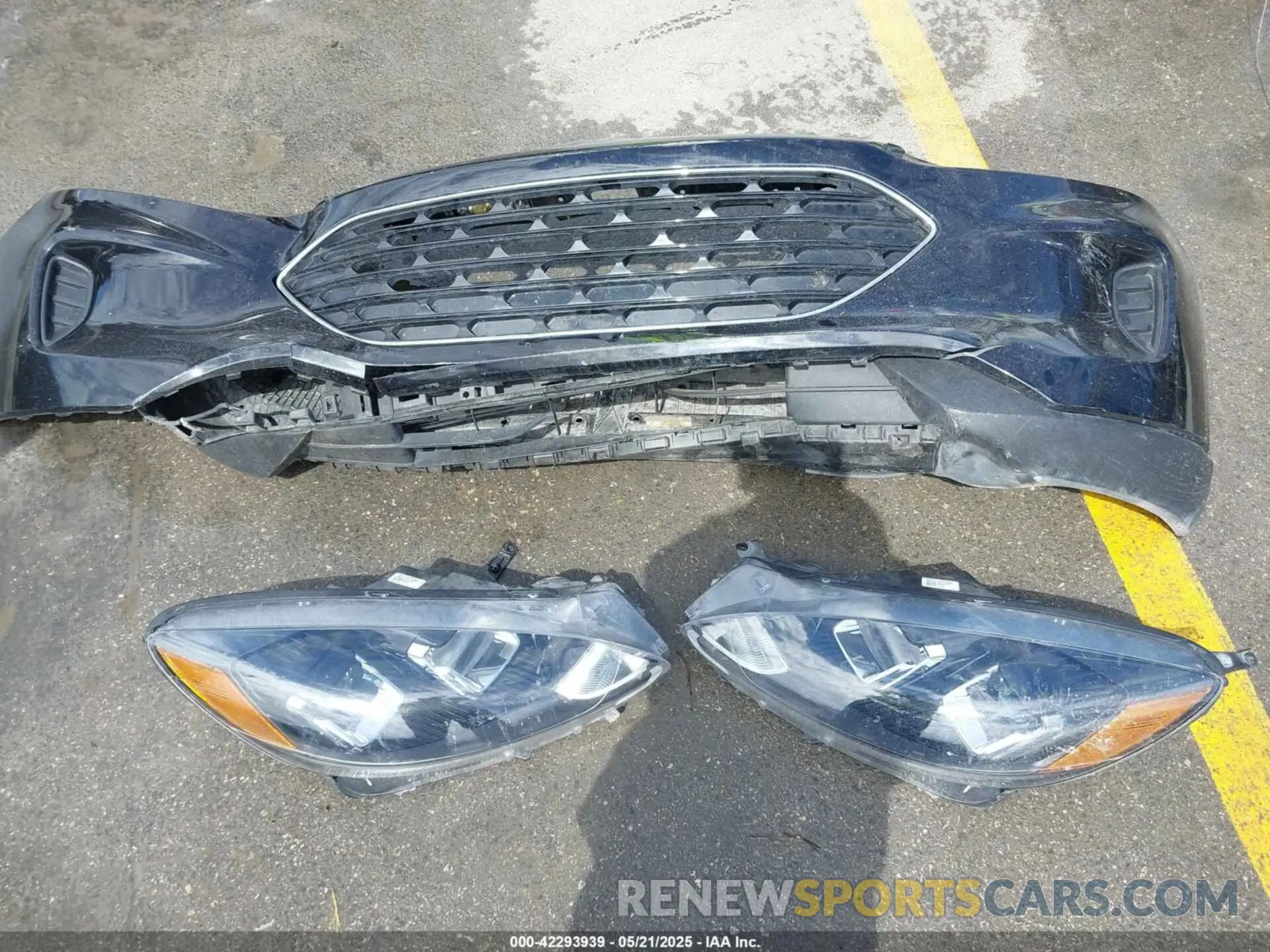 12 Photograph of a damaged car 1FMCU0G62MUA12575 FORD ESCAPE 2021