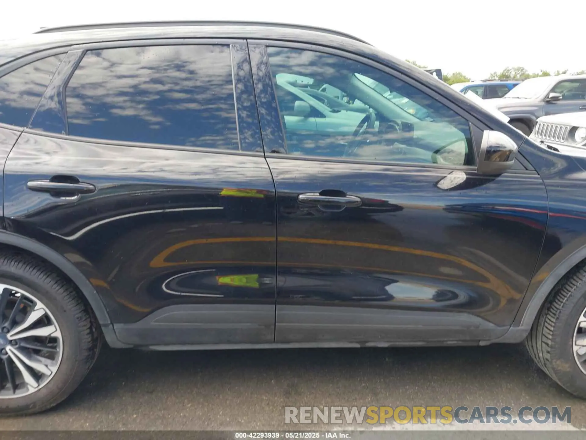 14 Photograph of a damaged car 1FMCU0G62MUA12575 FORD ESCAPE 2021