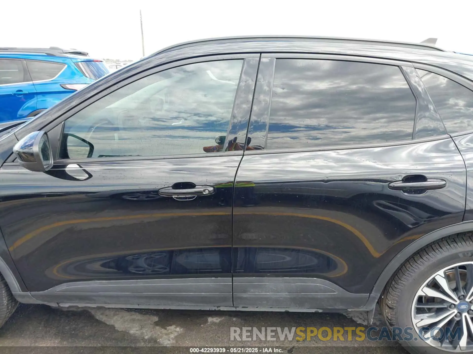 15 Photograph of a damaged car 1FMCU0G62MUA12575 FORD ESCAPE 2021