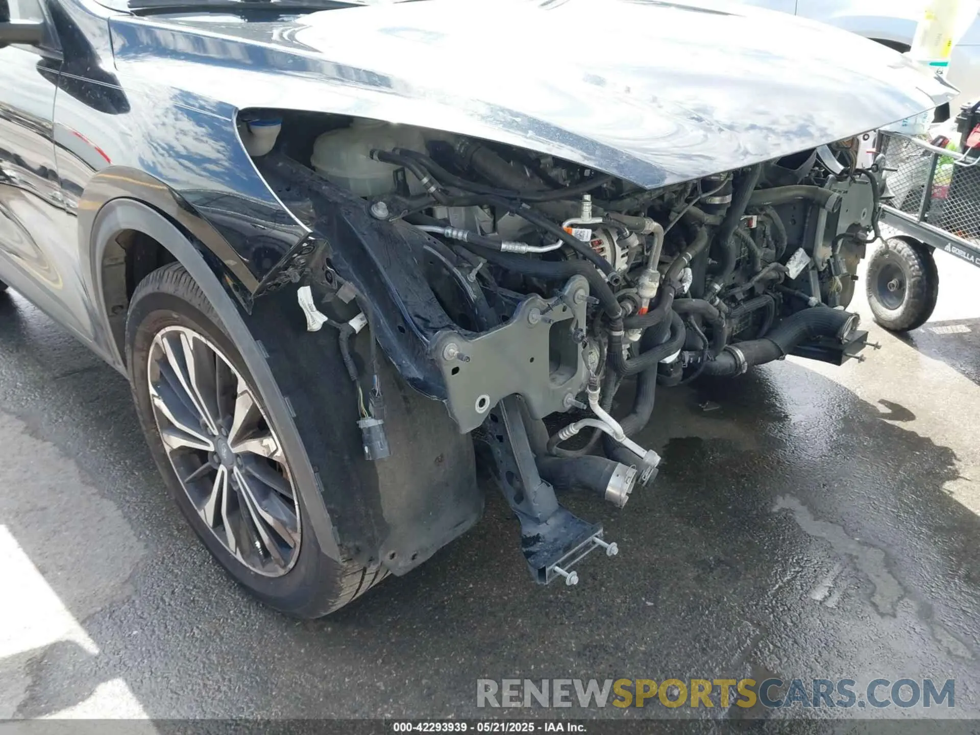 18 Photograph of a damaged car 1FMCU0G62MUA12575 FORD ESCAPE 2021