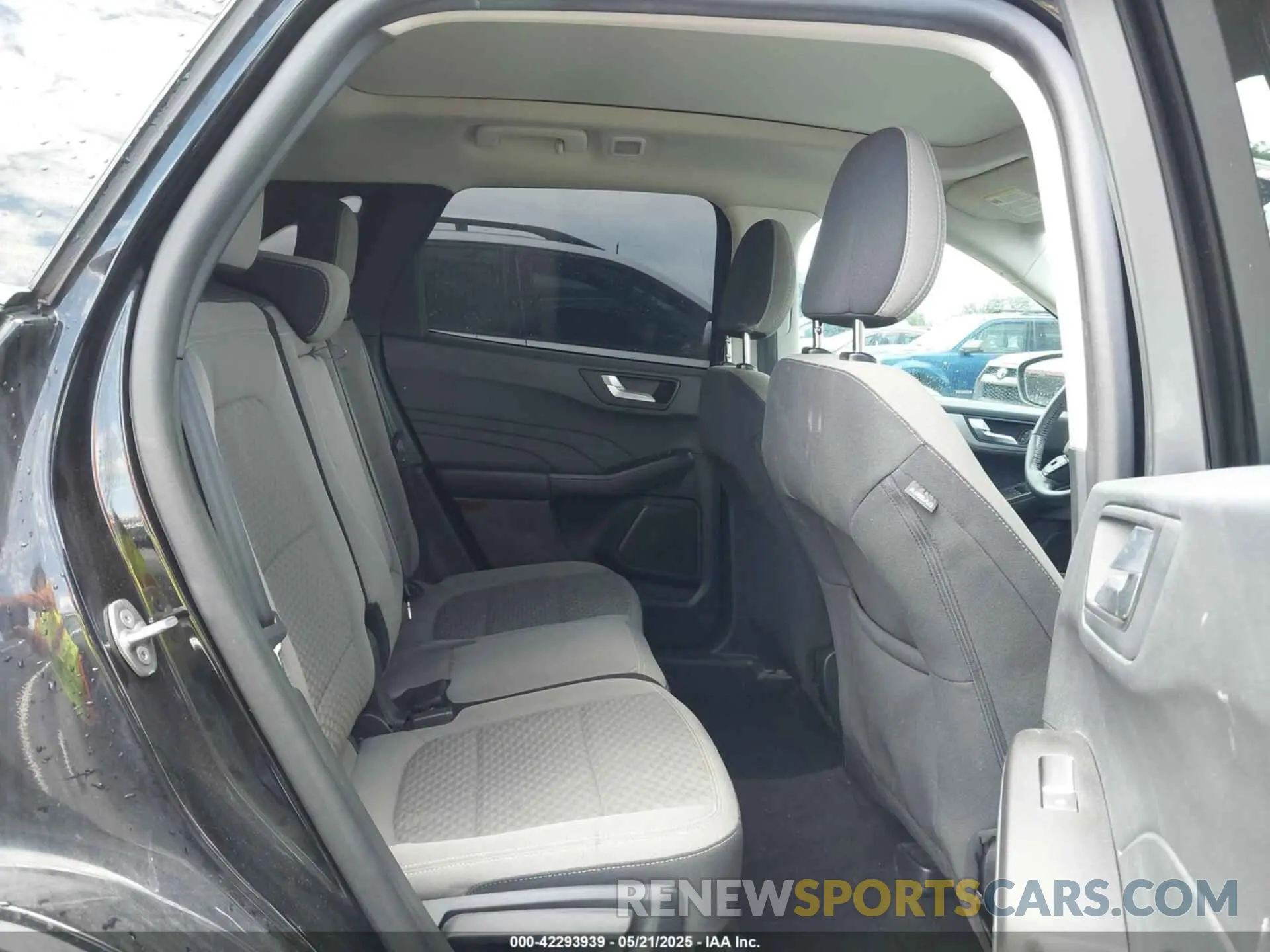 8 Photograph of a damaged car 1FMCU0G62MUA12575 FORD ESCAPE 2021