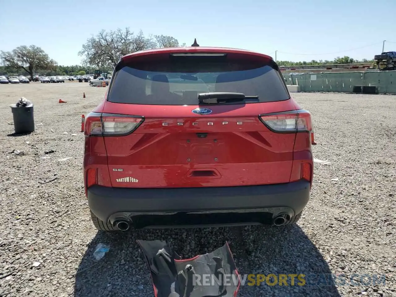 6 Photograph of a damaged car 1FMCU0G63MUA62871 FORD ESCAPE 2021