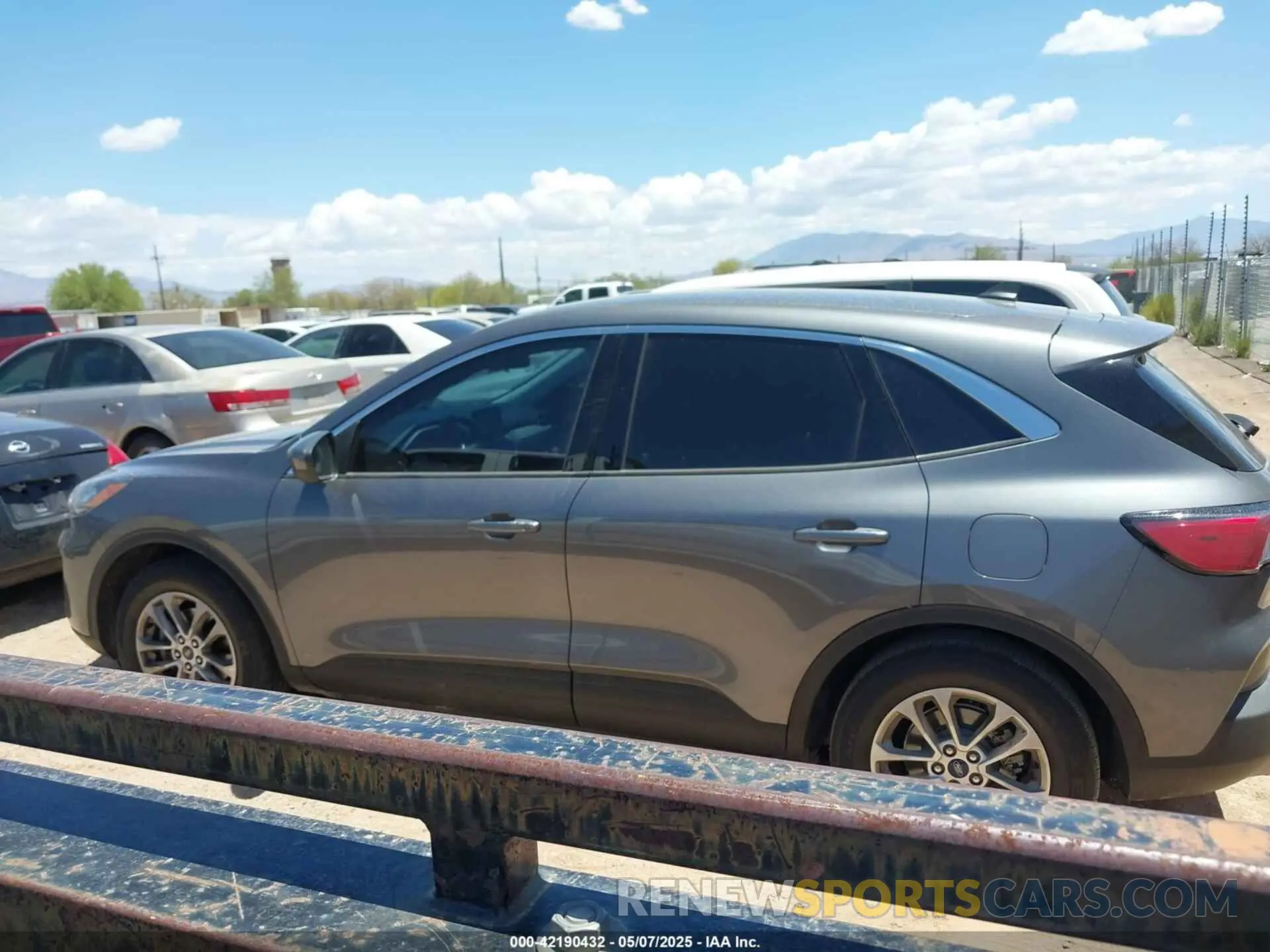 14 Photograph of a damaged car 1FMCU0G64MUA89285 FORD ESCAPE 2021
