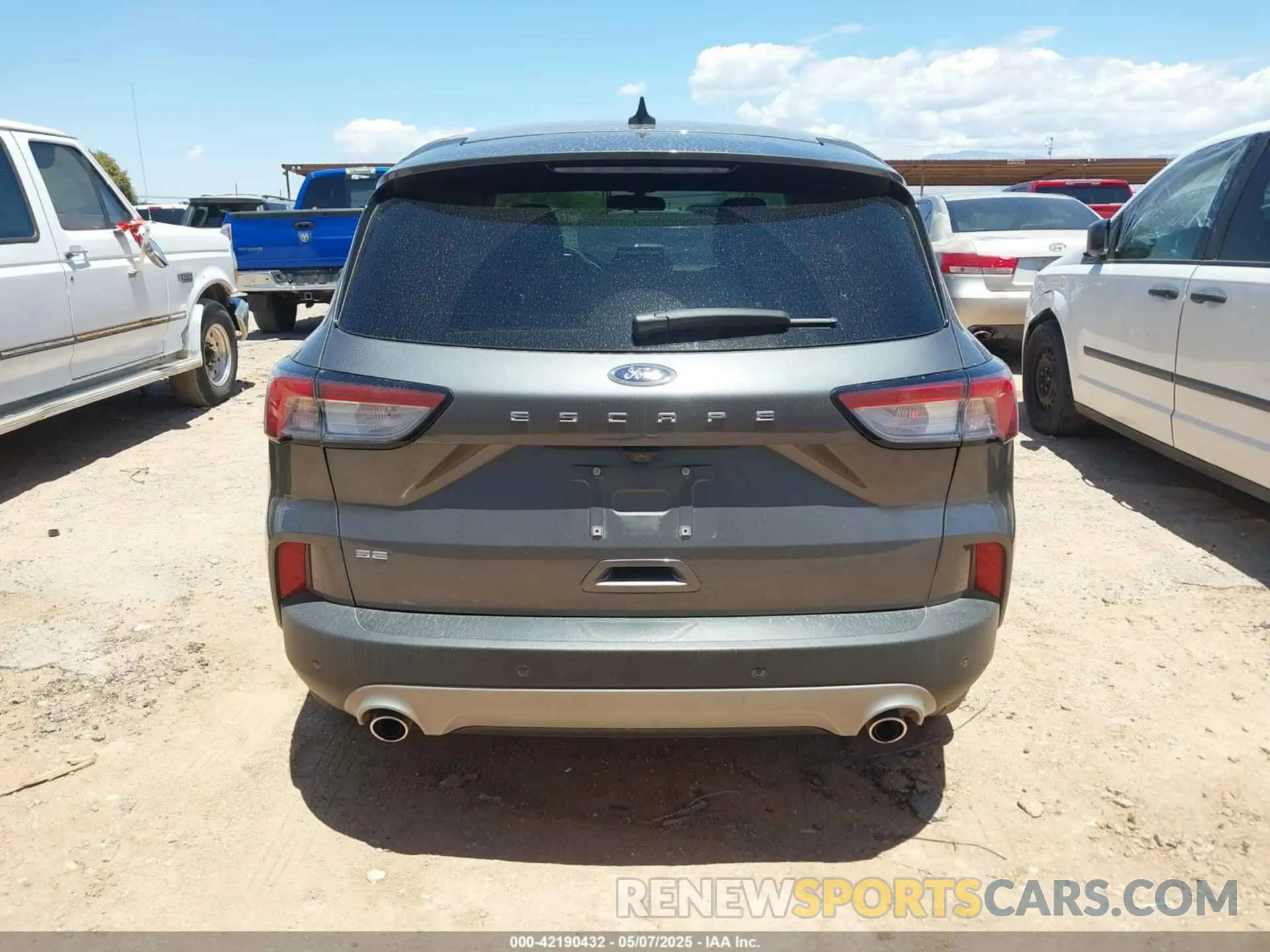 16 Photograph of a damaged car 1FMCU0G64MUA89285 FORD ESCAPE 2021