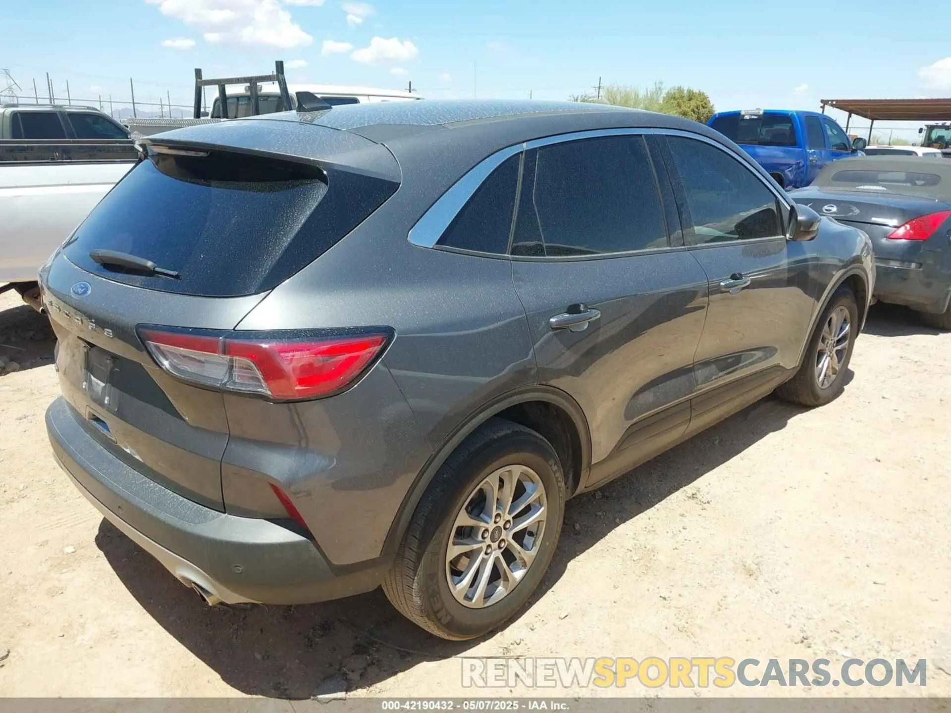 4 Photograph of a damaged car 1FMCU0G64MUA89285 FORD ESCAPE 2021