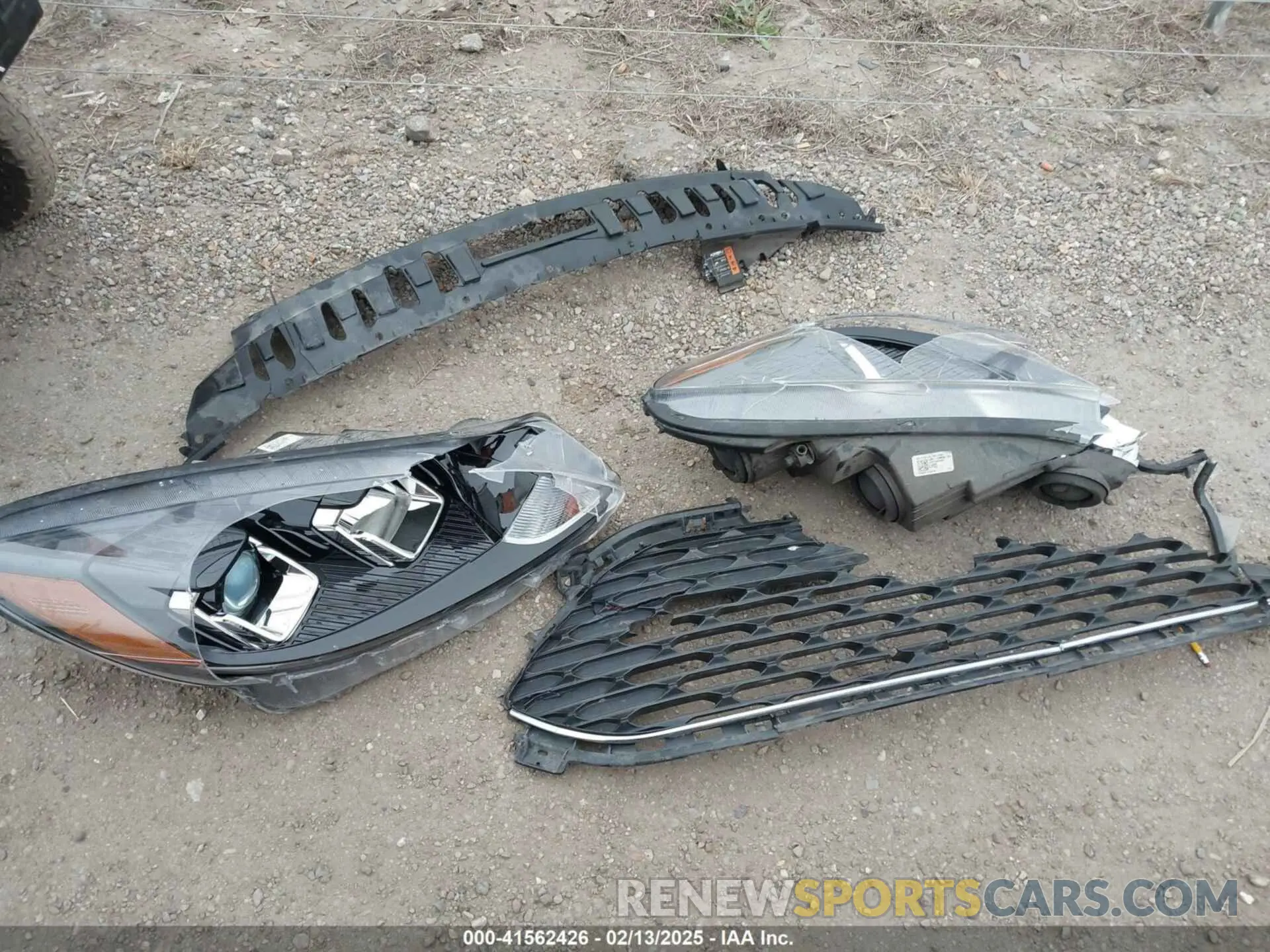 12 Photograph of a damaged car 1FMCU0G65MUA28429 FORD ESCAPE 2021