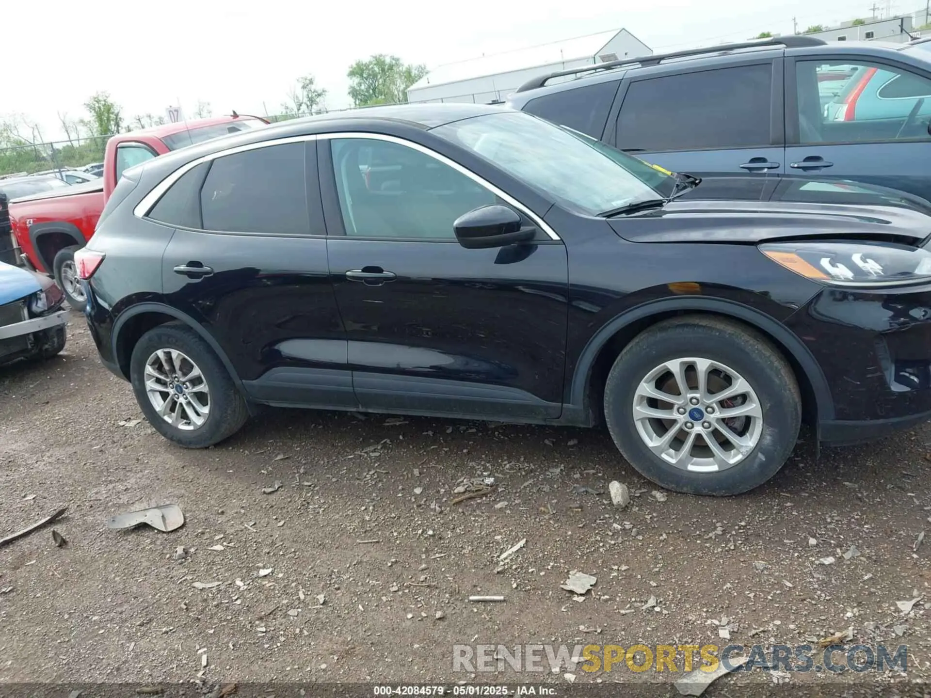13 Photograph of a damaged car 1FMCU0G65MUB10368 FORD ESCAPE 2021
