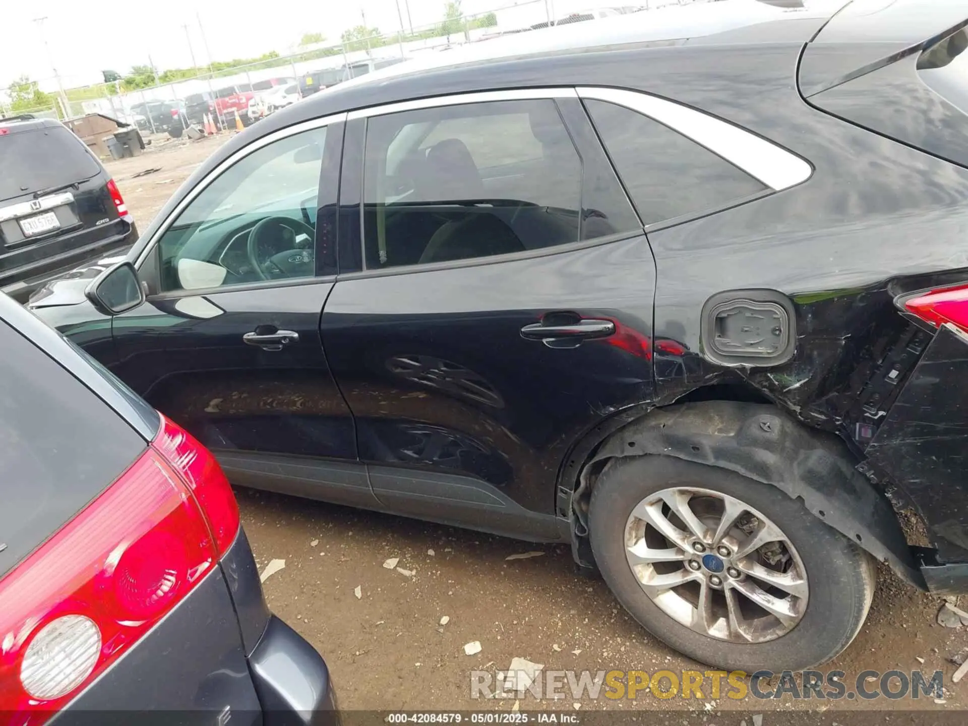 14 Photograph of a damaged car 1FMCU0G65MUB10368 FORD ESCAPE 2021