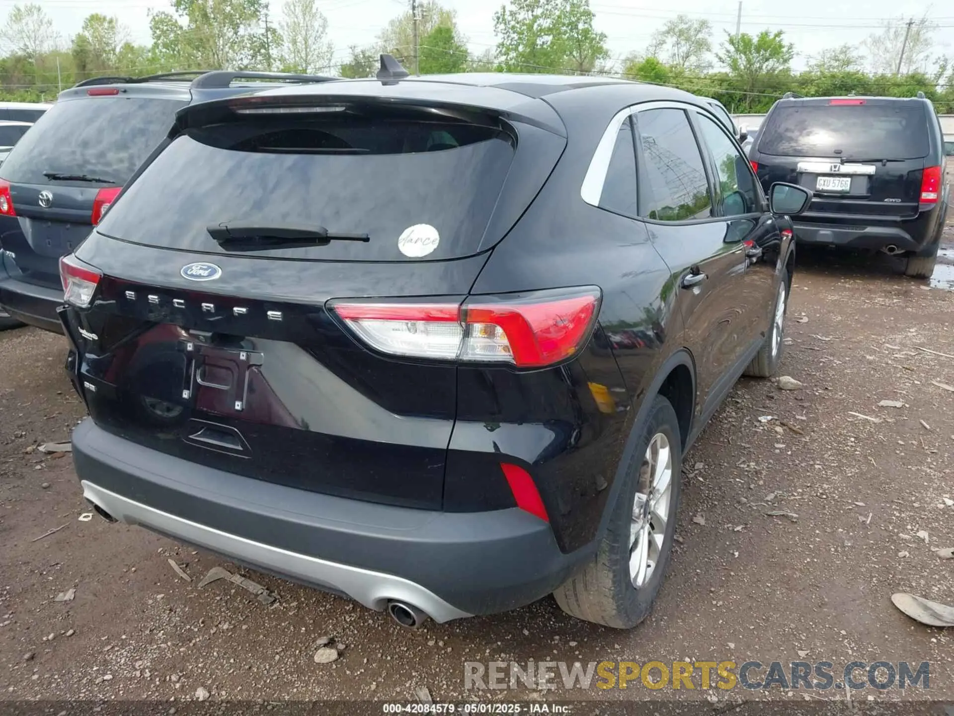 4 Photograph of a damaged car 1FMCU0G65MUB10368 FORD ESCAPE 2021