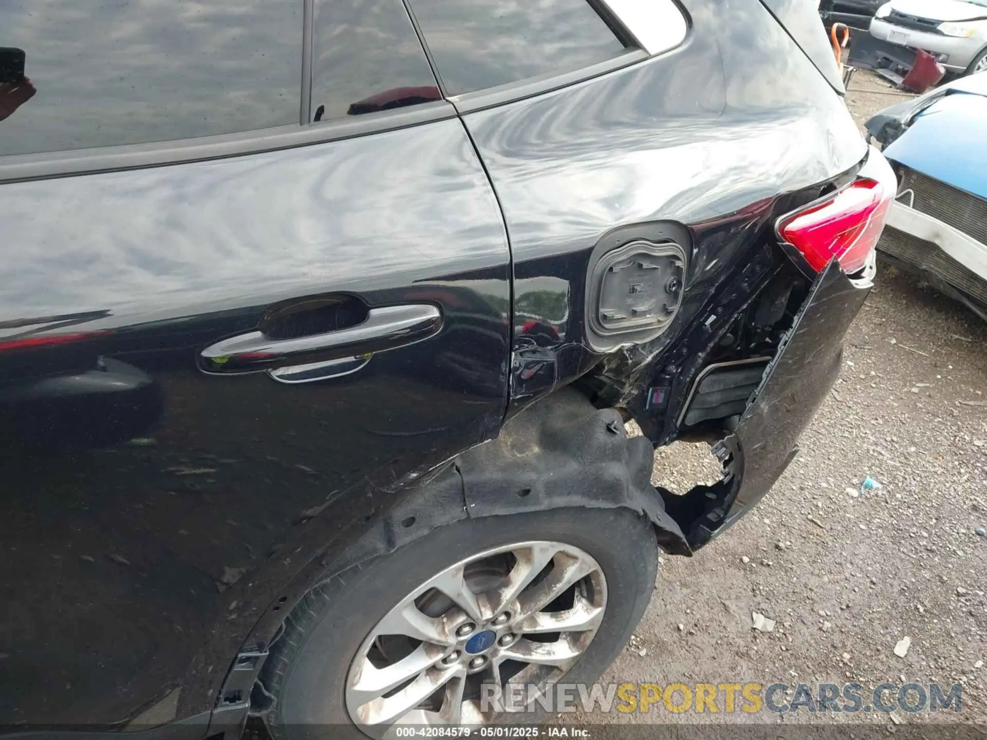 6 Photograph of a damaged car 1FMCU0G65MUB10368 FORD ESCAPE 2021