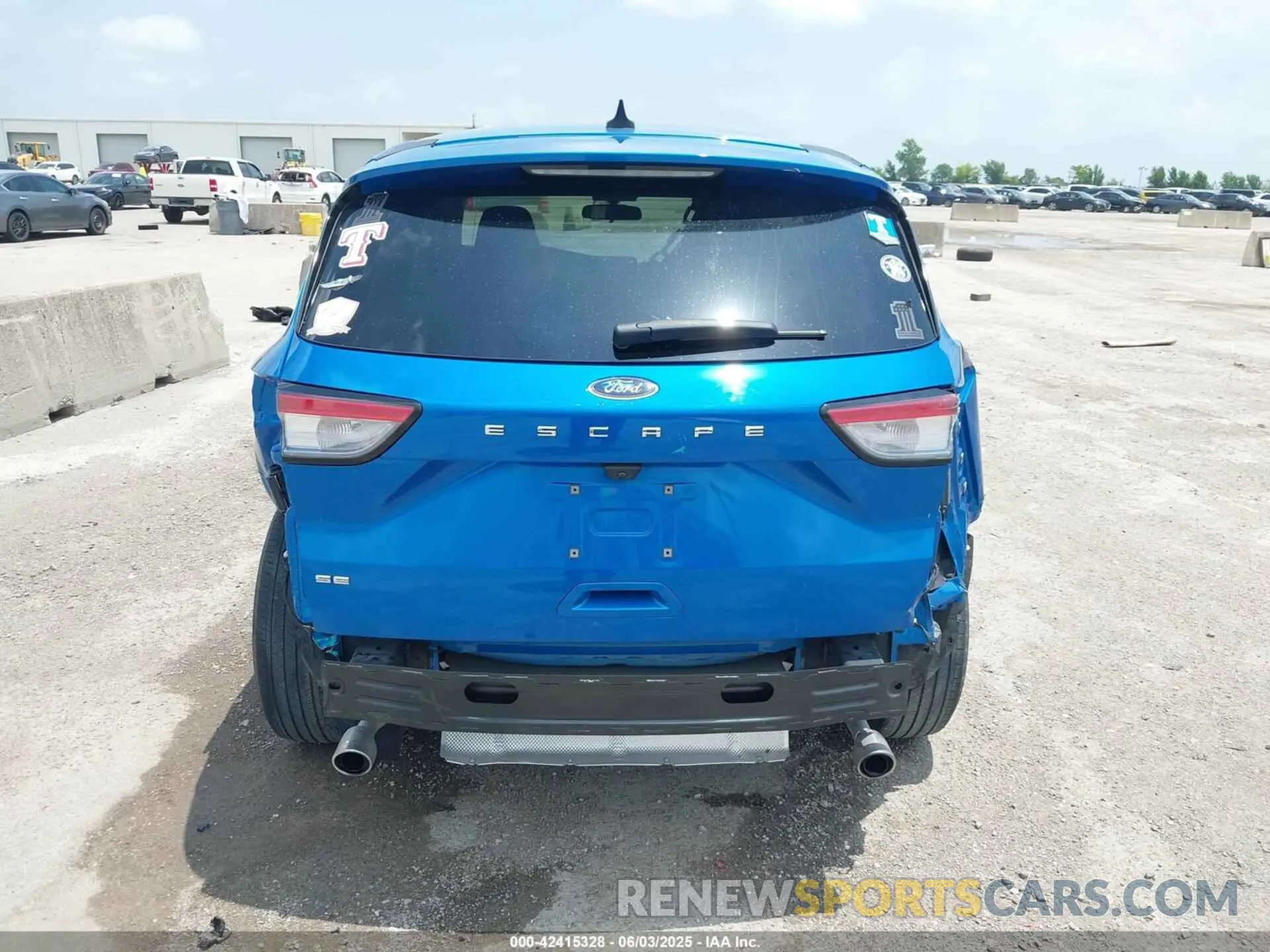 17 Photograph of a damaged car 1FMCU0G66MUA96786 FORD ESCAPE 2021