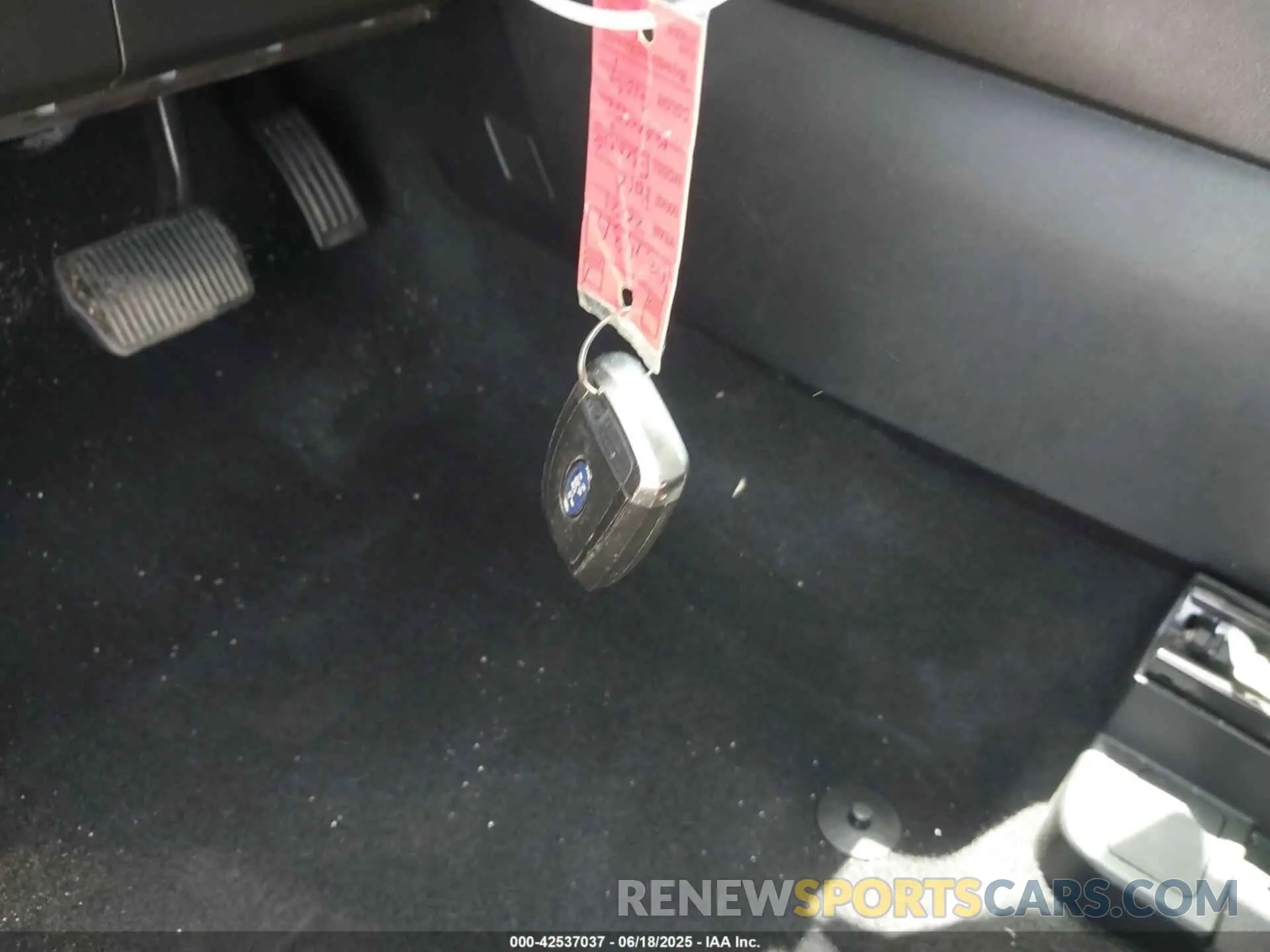 11 Photograph of a damaged car 1FMCU0G66MUB00982 FORD ESCAPE 2021