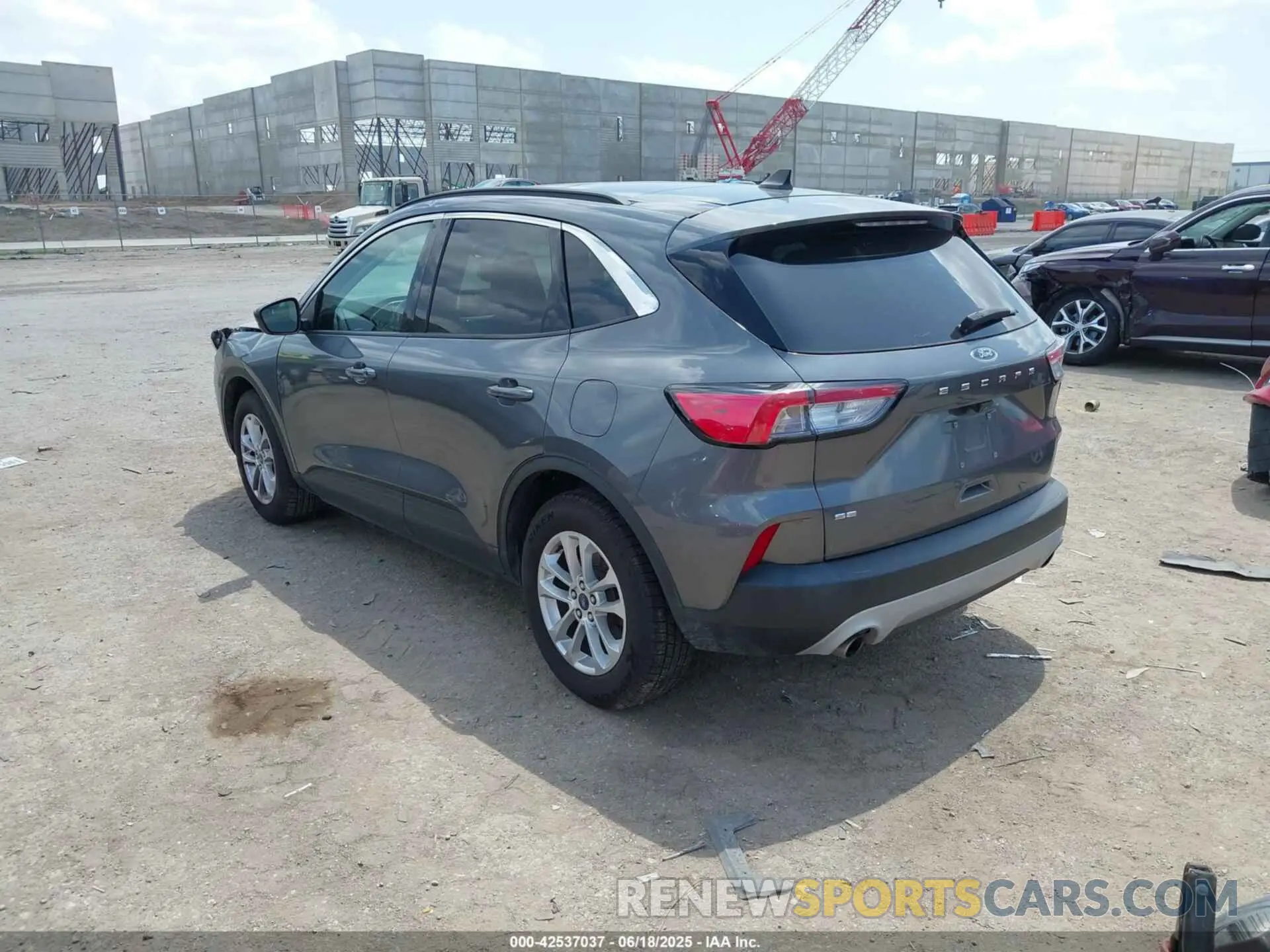 3 Photograph of a damaged car 1FMCU0G66MUB00982 FORD ESCAPE 2021