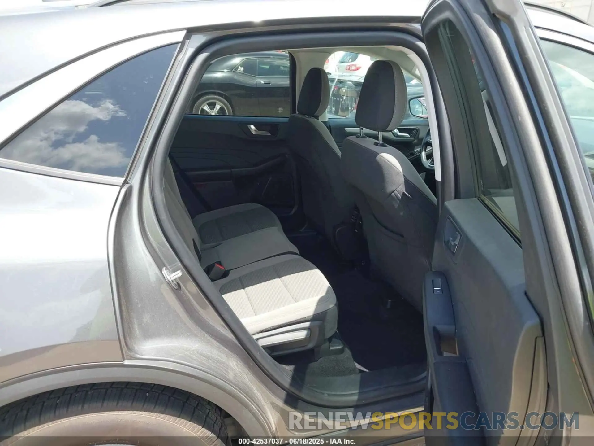 8 Photograph of a damaged car 1FMCU0G66MUB00982 FORD ESCAPE 2021