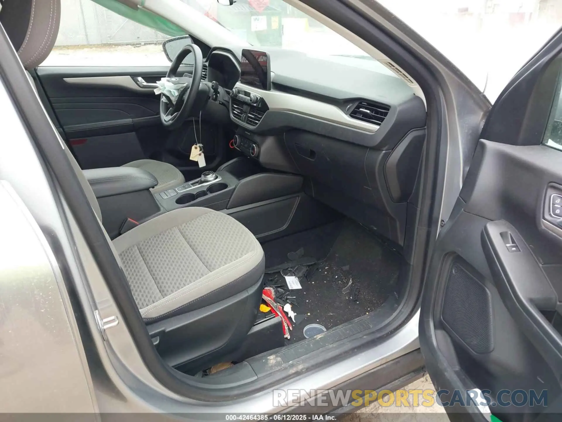 5 Photograph of a damaged car 1FMCU0G66MUB14347 FORD ESCAPE 2021