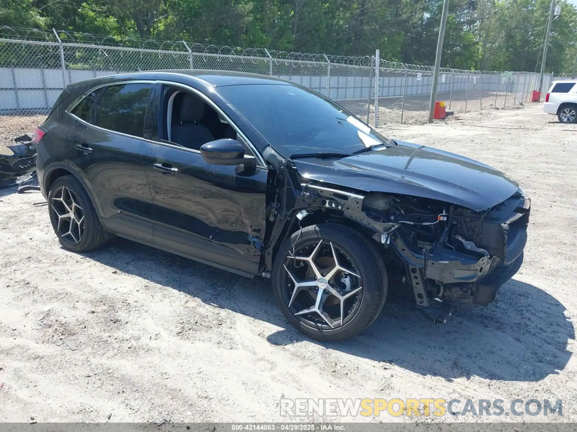 1 Photograph of a damaged car 1FMCU0G66MUB26983 FORD ESCAPE 2021