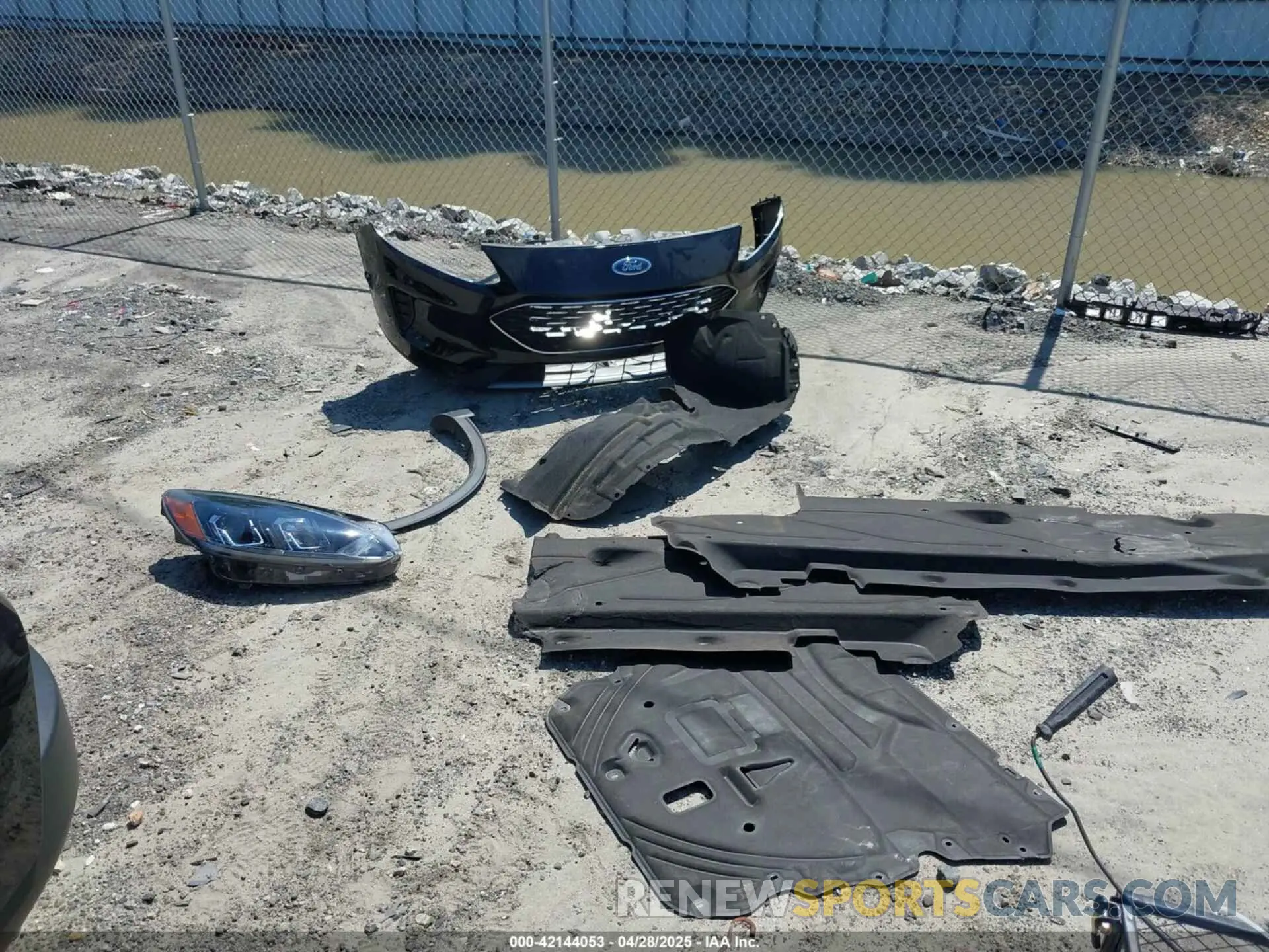 12 Photograph of a damaged car 1FMCU0G66MUB26983 FORD ESCAPE 2021
