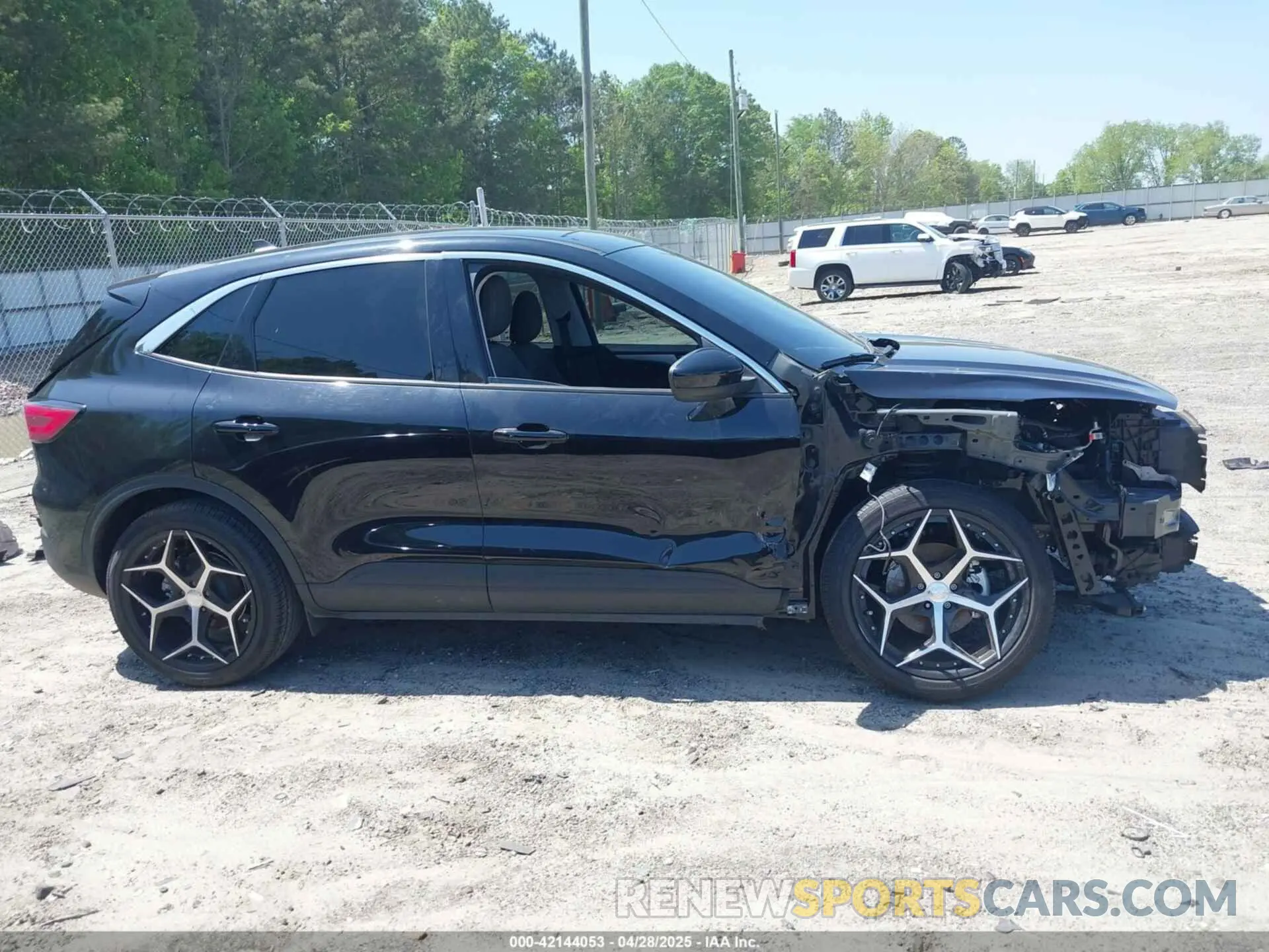 14 Photograph of a damaged car 1FMCU0G66MUB26983 FORD ESCAPE 2021