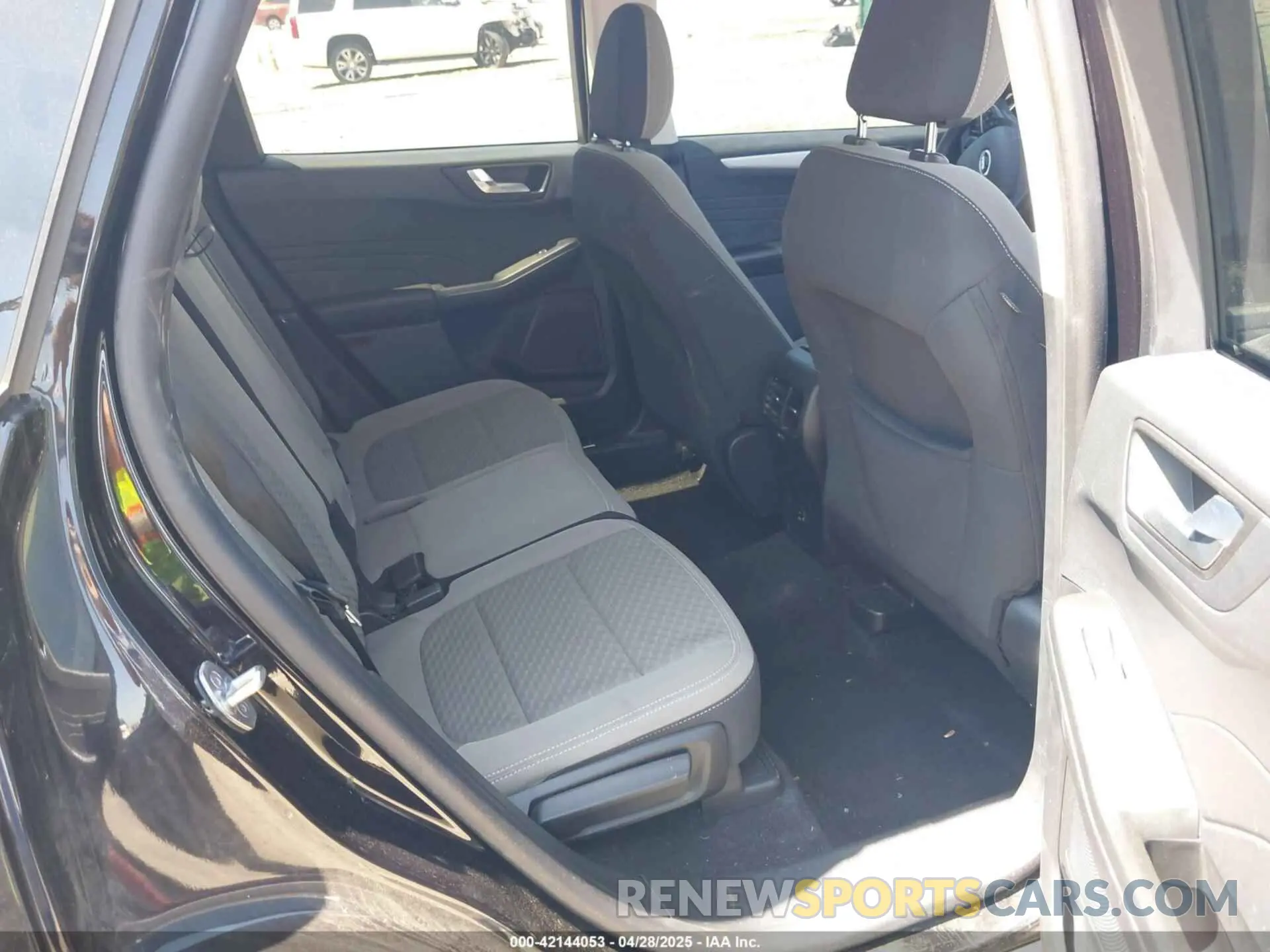8 Photograph of a damaged car 1FMCU0G66MUB26983 FORD ESCAPE 2021