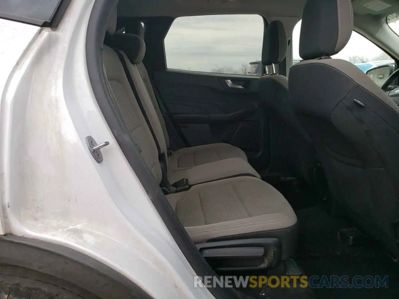 11 Photograph of a damaged car 1FMCU0G66MUB28961 FORD ESCAPE 2021