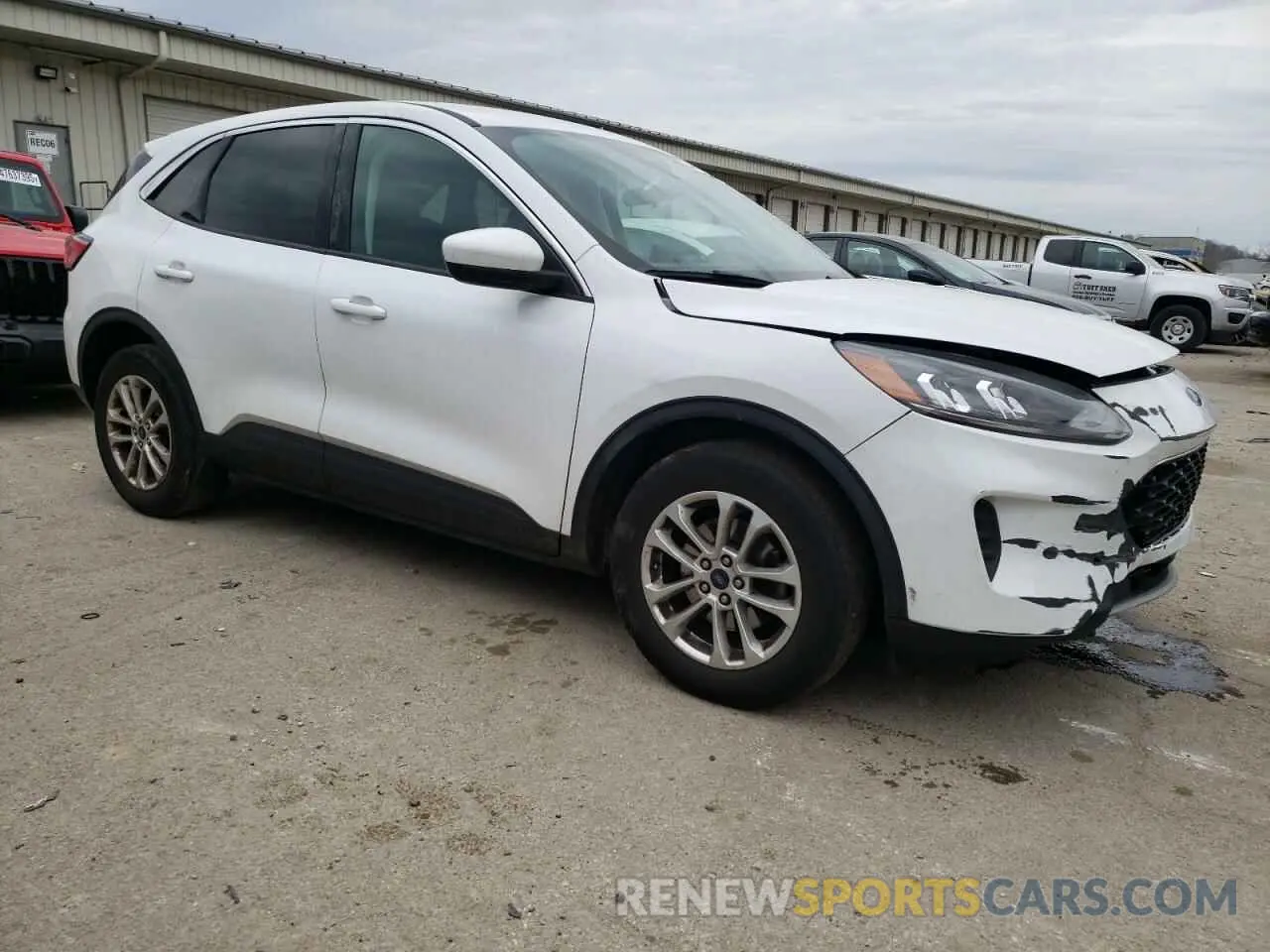 4 Photograph of a damaged car 1FMCU0G66MUB28961 FORD ESCAPE 2021