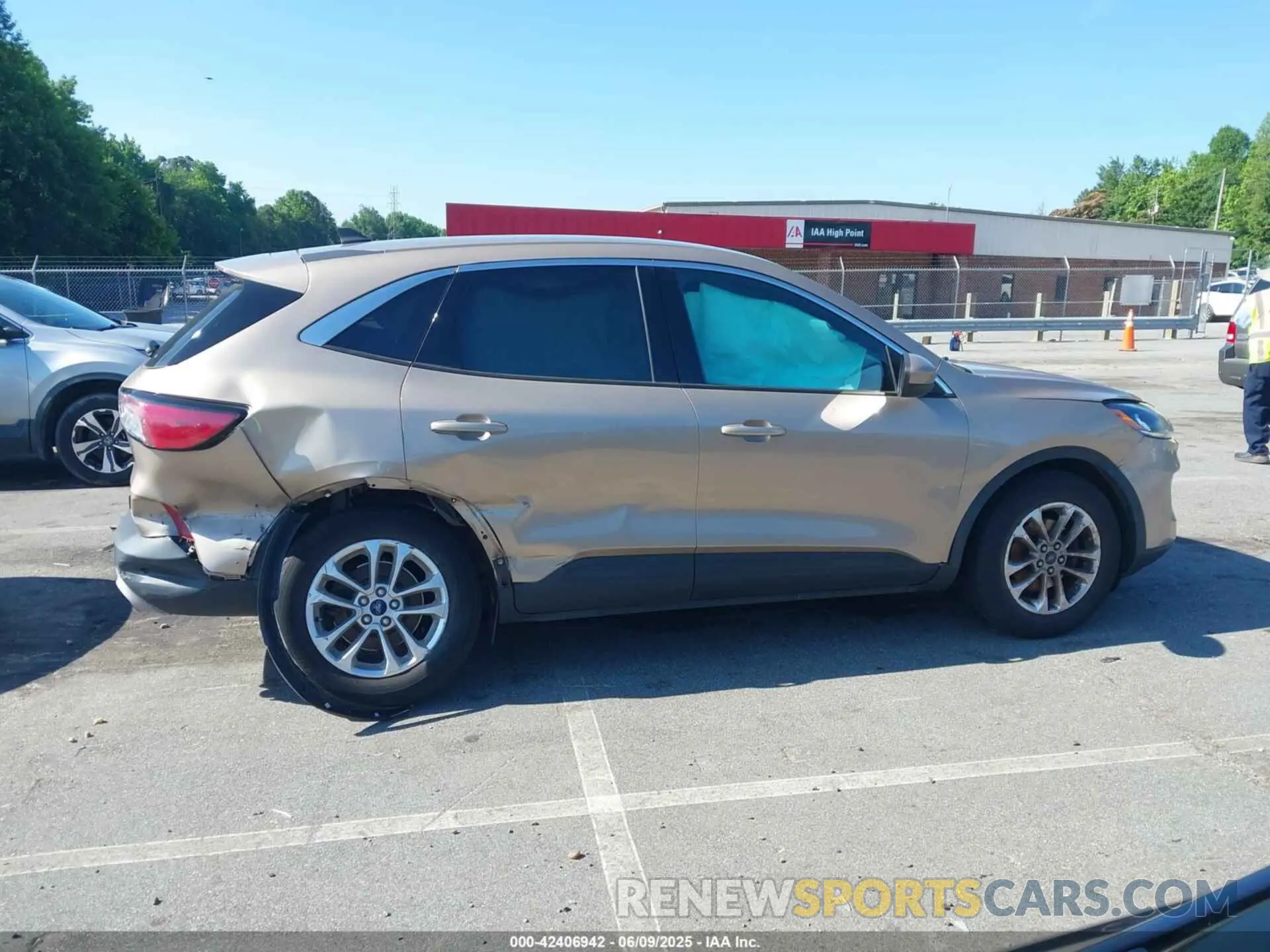 13 Photograph of a damaged car 1FMCU0G67MUA00194 FORD ESCAPE 2021
