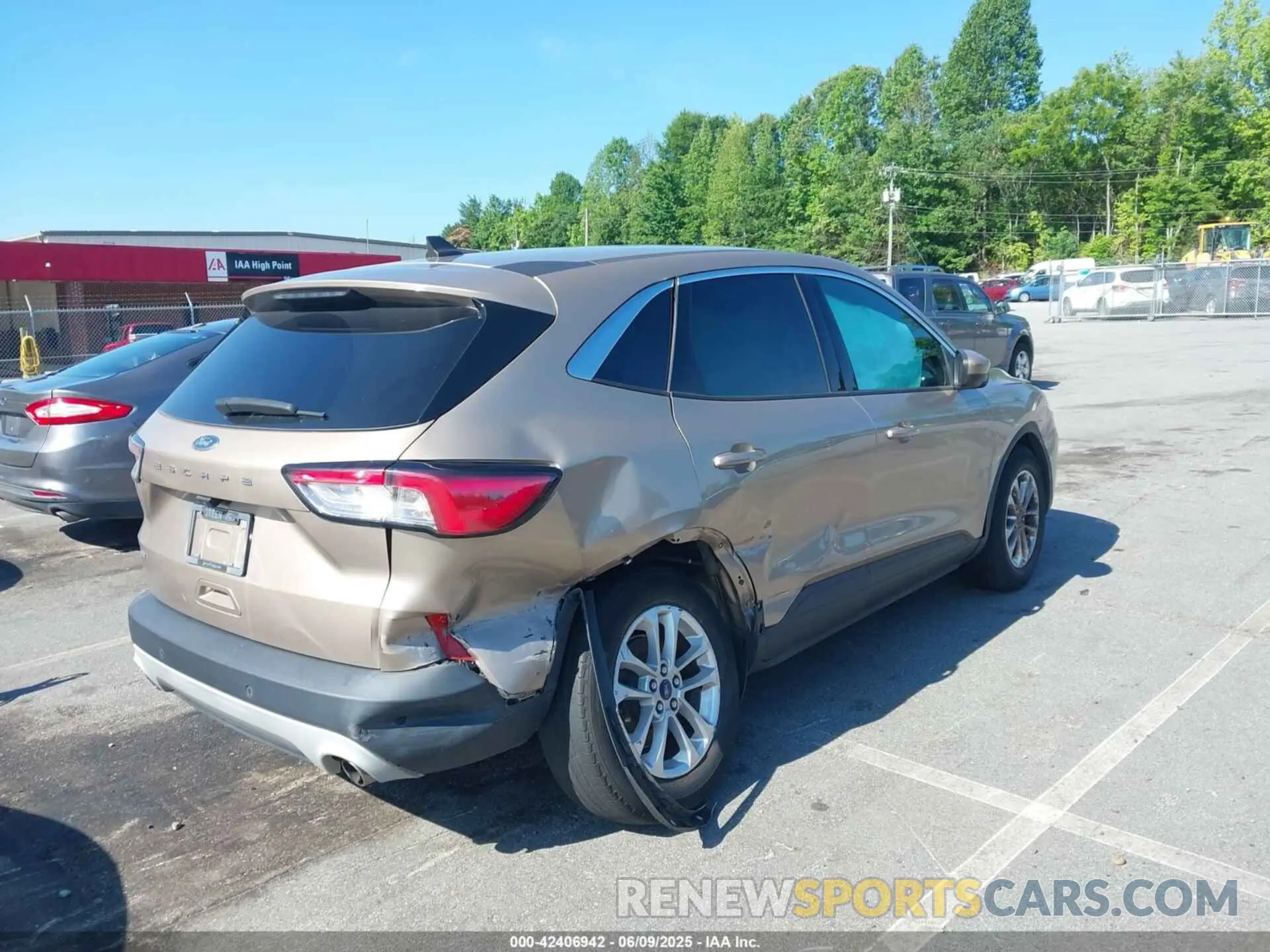 4 Photograph of a damaged car 1FMCU0G67MUA00194 FORD ESCAPE 2021