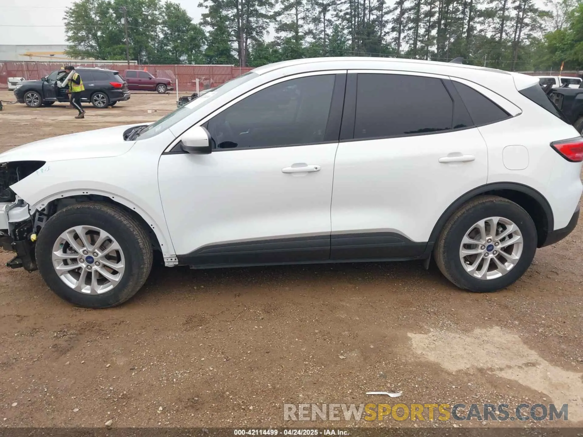 15 Photograph of a damaged car 1FMCU0G67MUA28772 FORD ESCAPE 2021