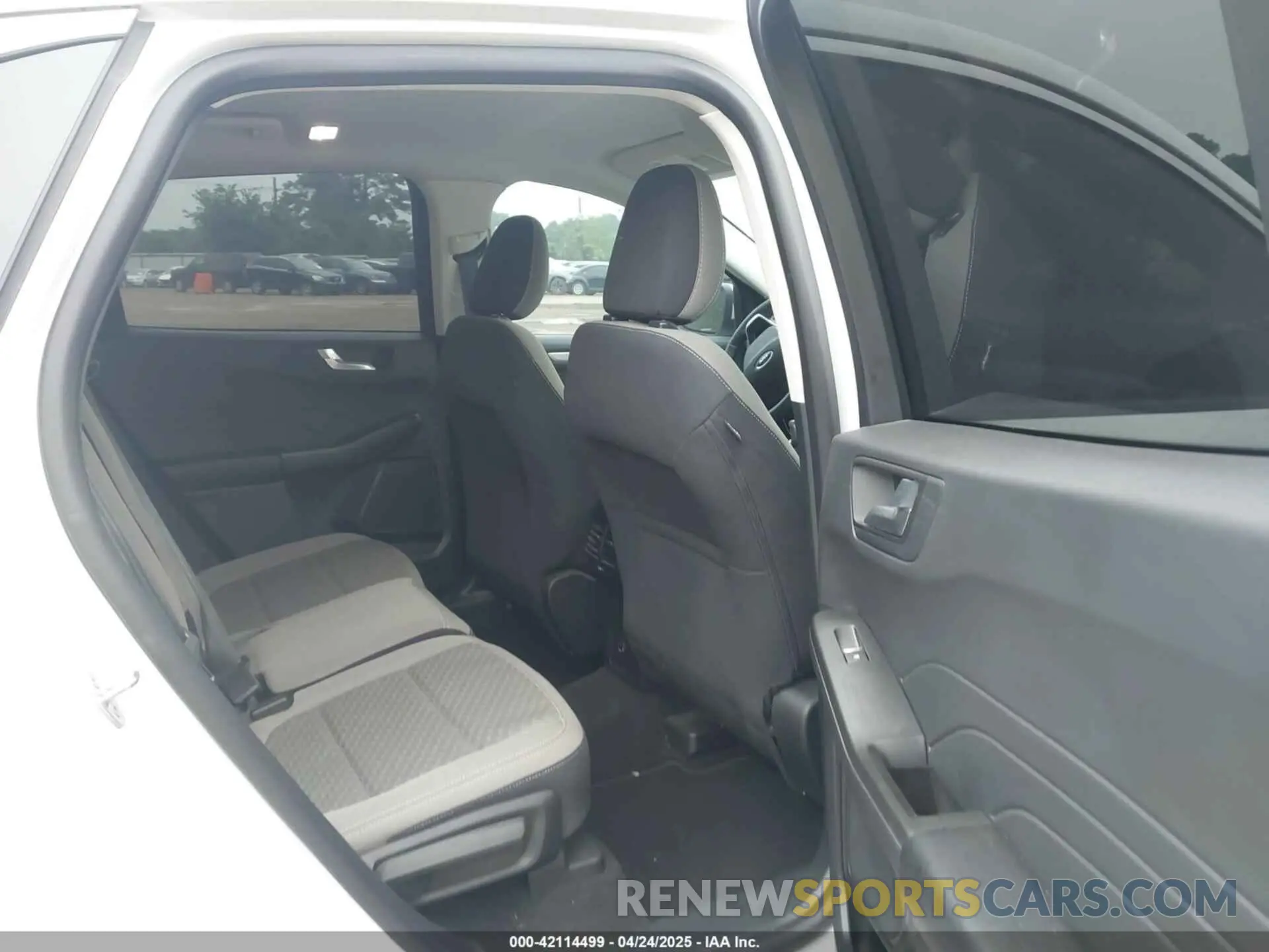 8 Photograph of a damaged car 1FMCU0G67MUA28772 FORD ESCAPE 2021