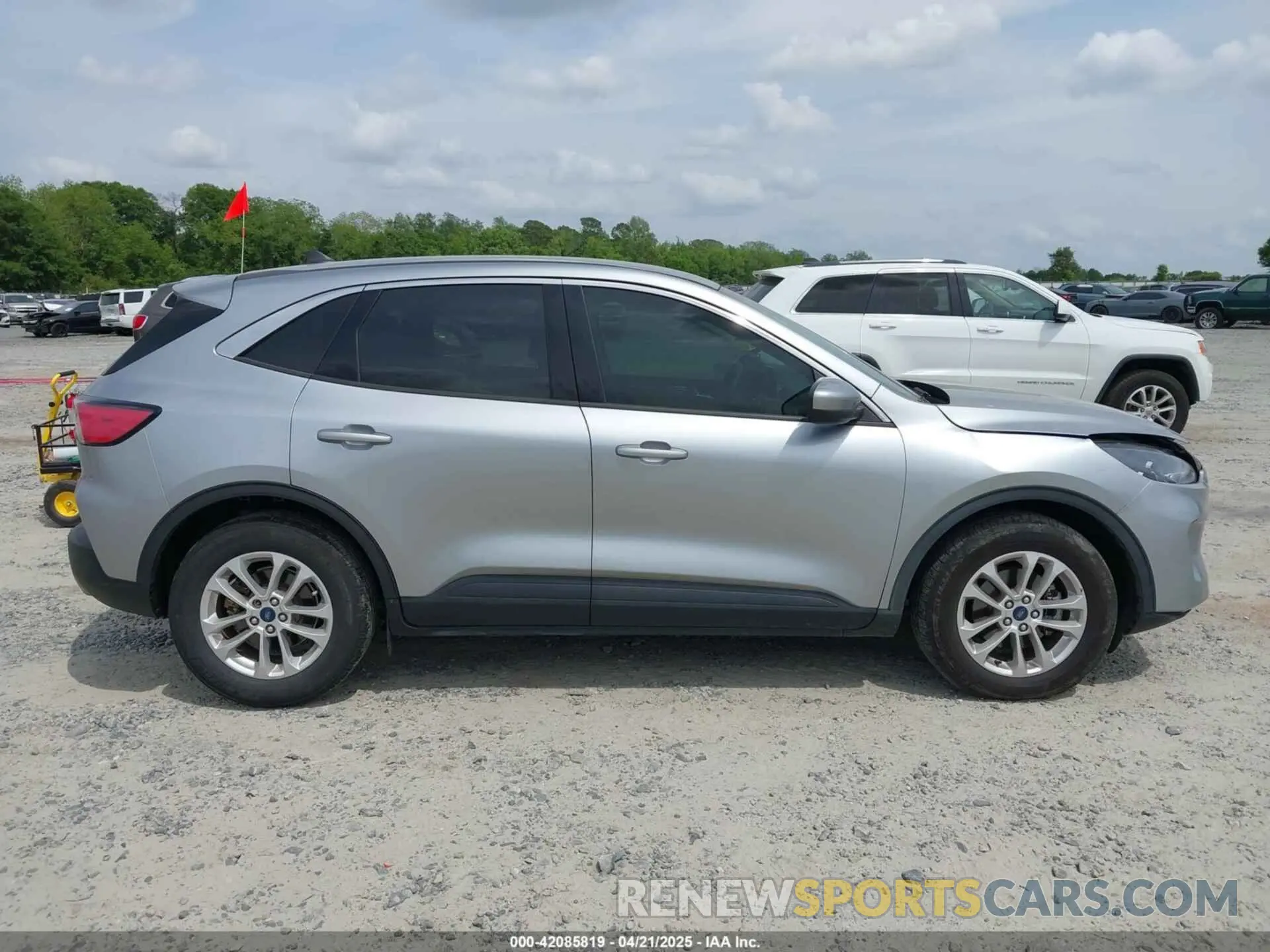 13 Photograph of a damaged car 1FMCU0G67MUA99969 FORD ESCAPE 2021