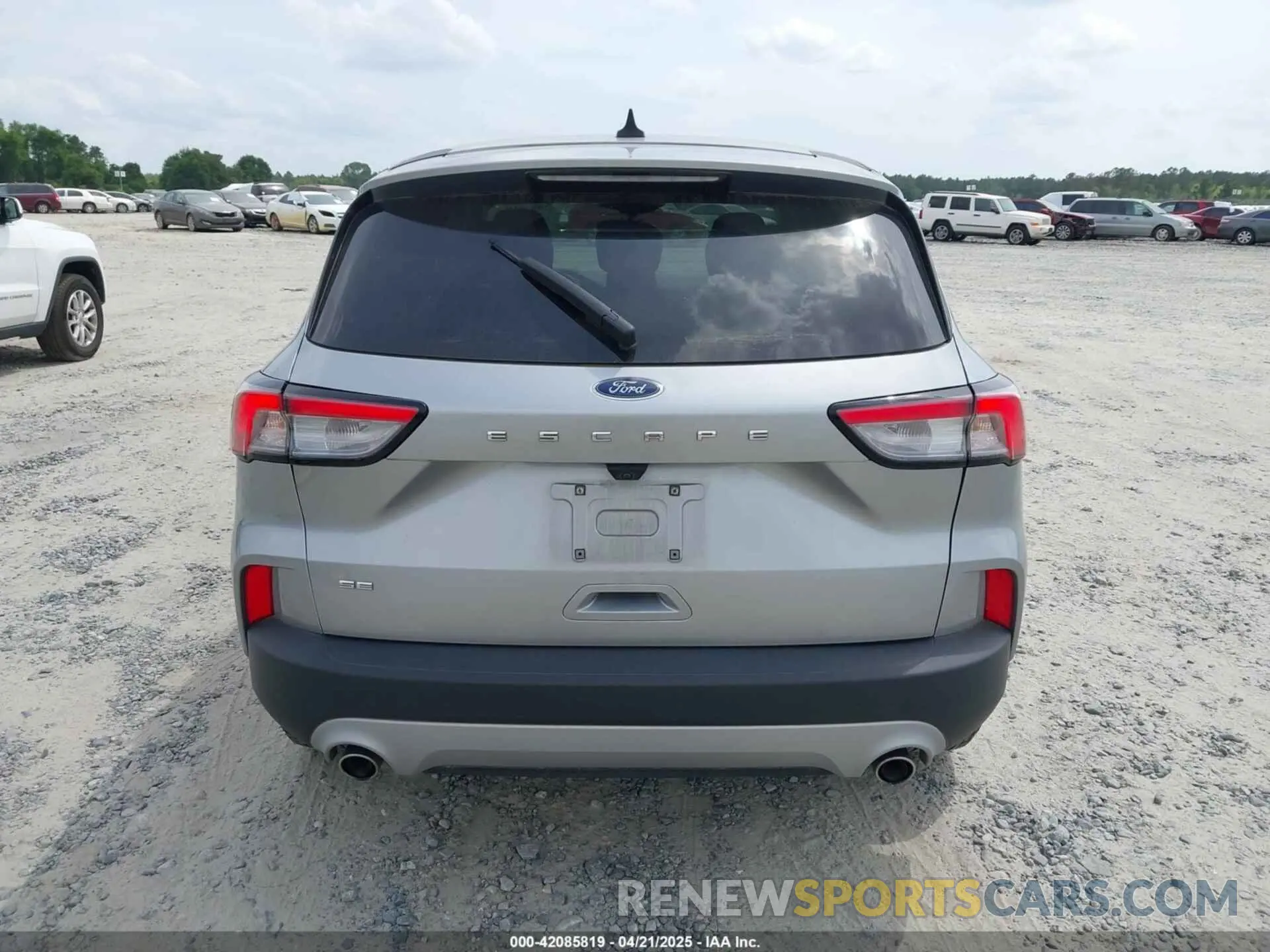 16 Photograph of a damaged car 1FMCU0G67MUA99969 FORD ESCAPE 2021