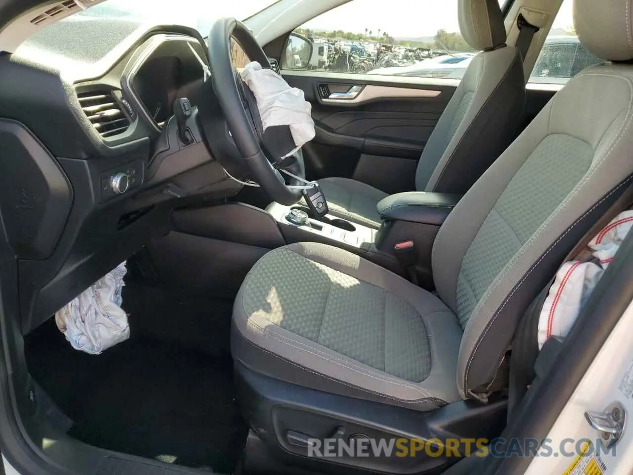 7 Photograph of a damaged car 1FMCU0G67MUB29424 FORD ESCAPE 2021