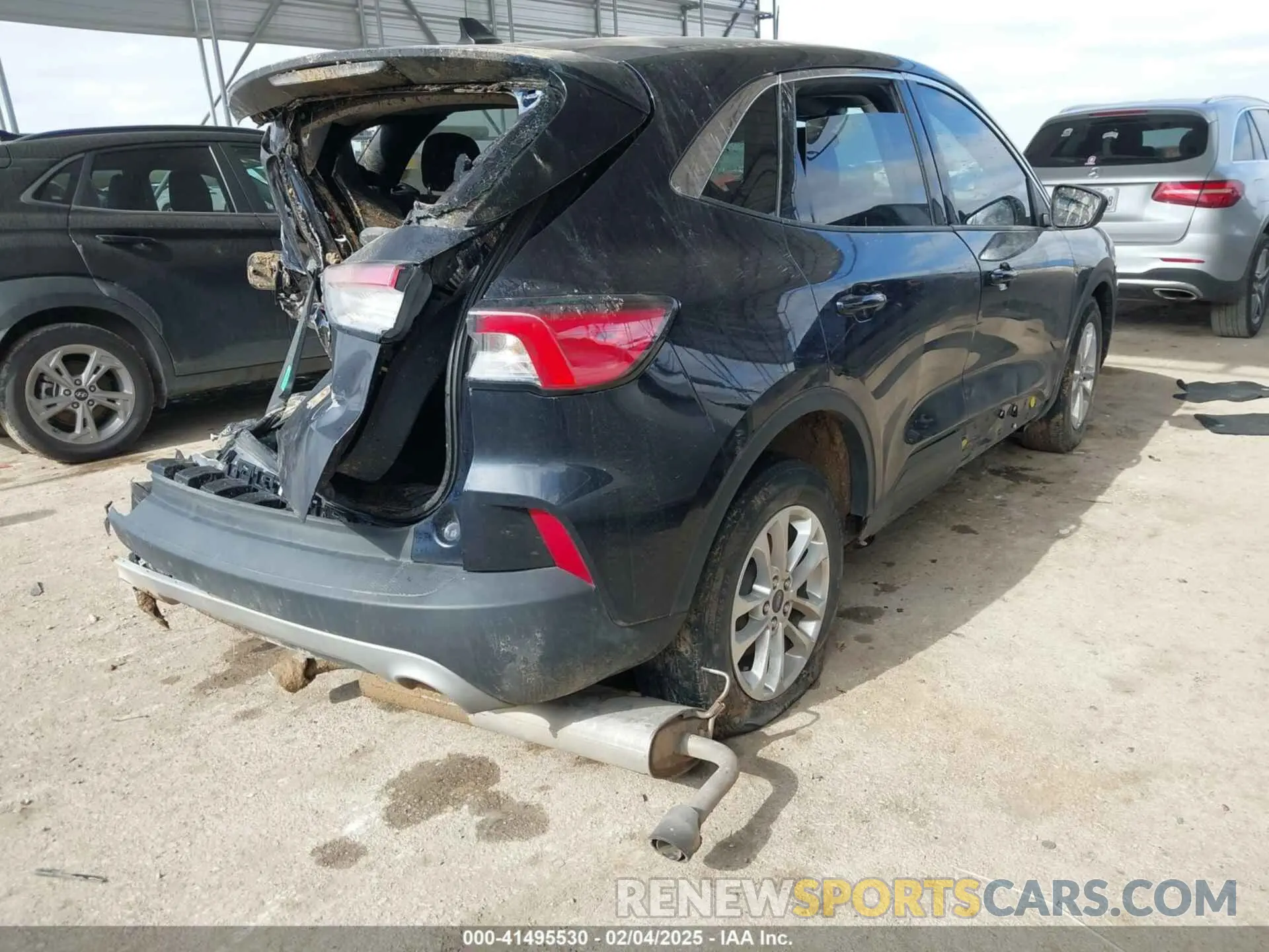 4 Photograph of a damaged car 1FMCU0G68MUB00398 FORD ESCAPE 2021