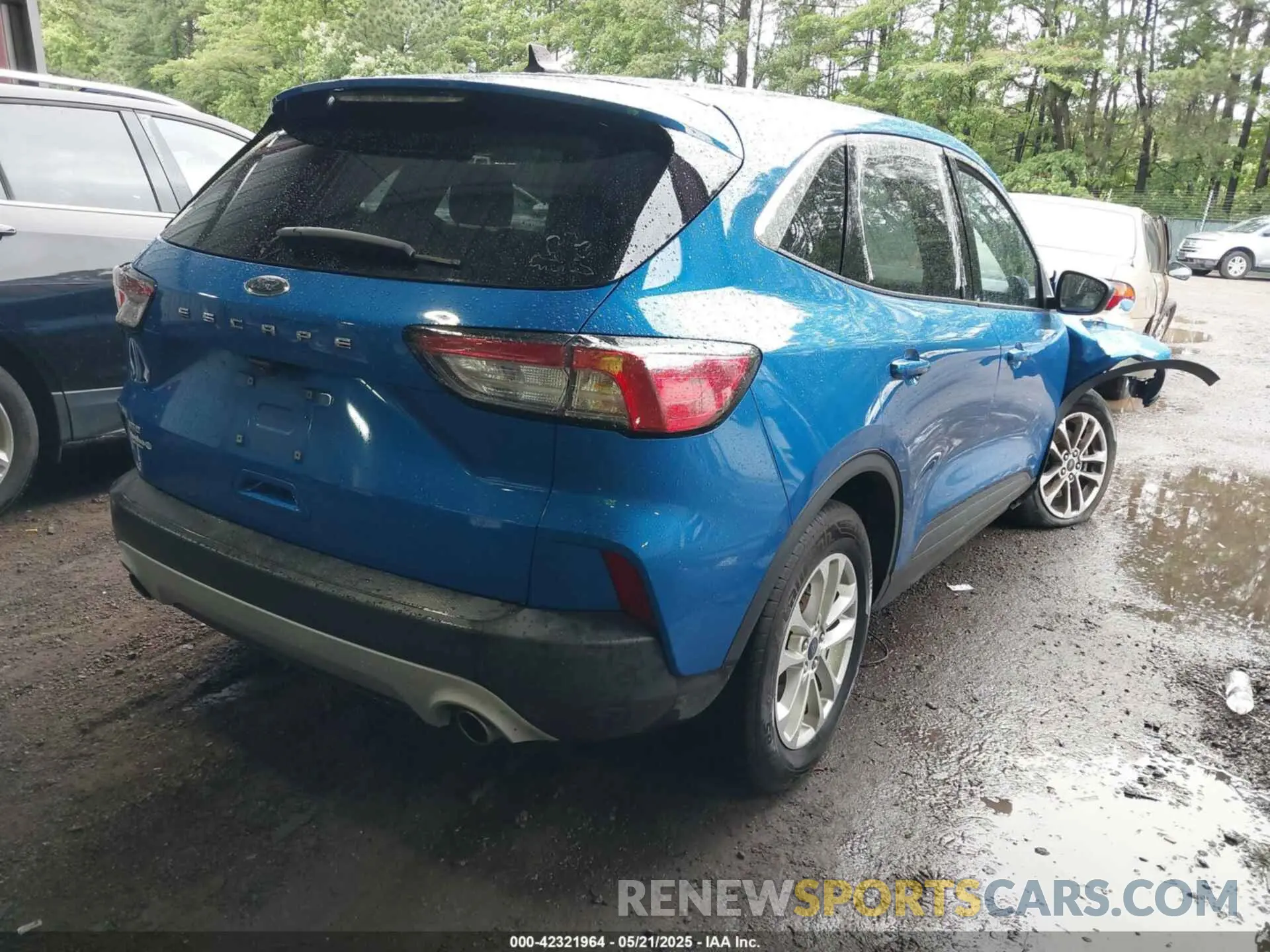 4 Photograph of a damaged car 1FMCU0G68MUB08310 FORD ESCAPE 2021
