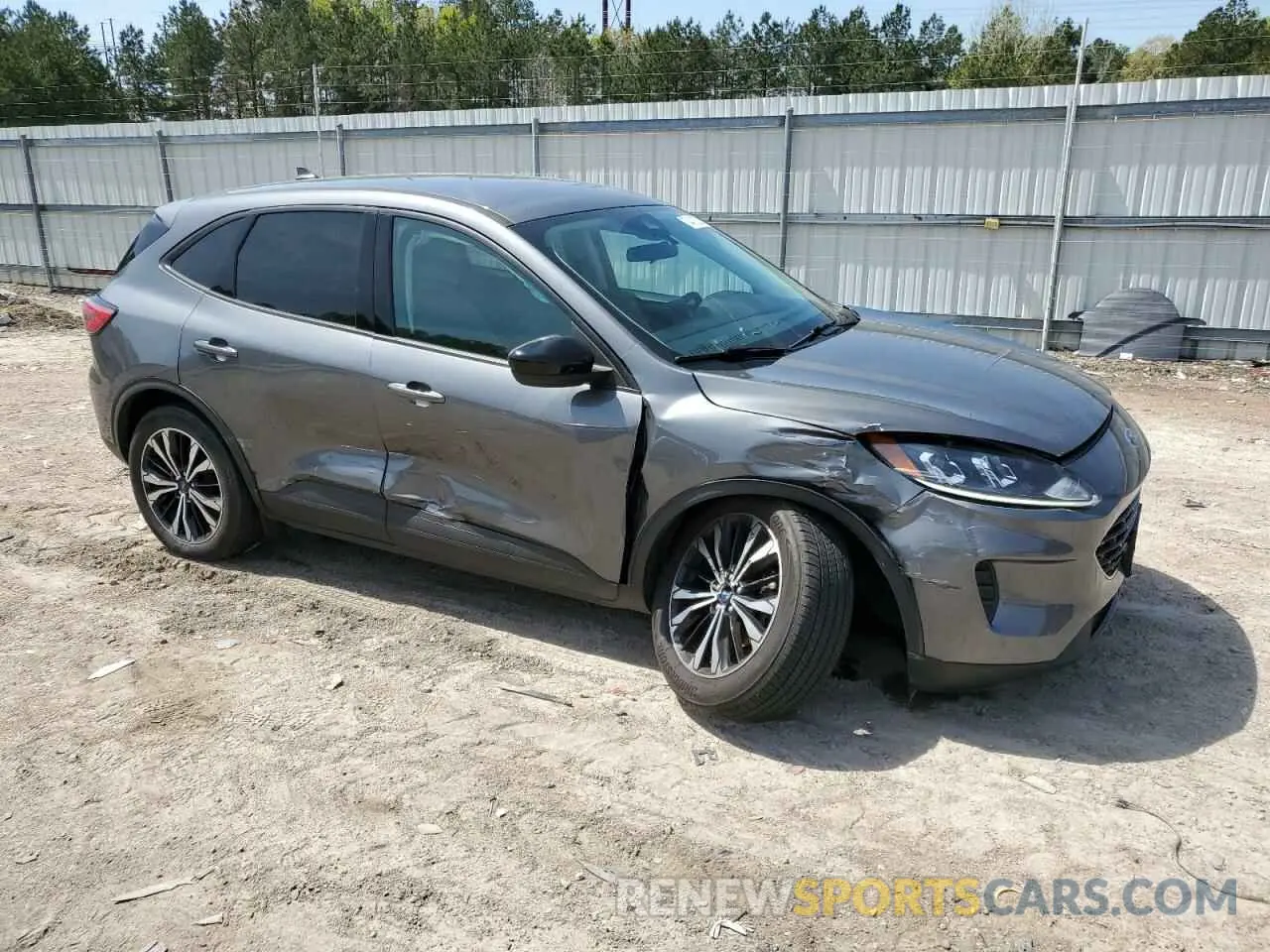 4 Photograph of a damaged car 1FMCU0G68MUB29786 FORD ESCAPE 2021