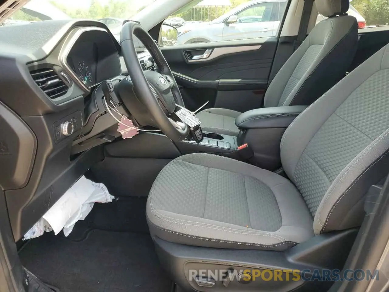 7 Photograph of a damaged car 1FMCU0G68MUB29786 FORD ESCAPE 2021