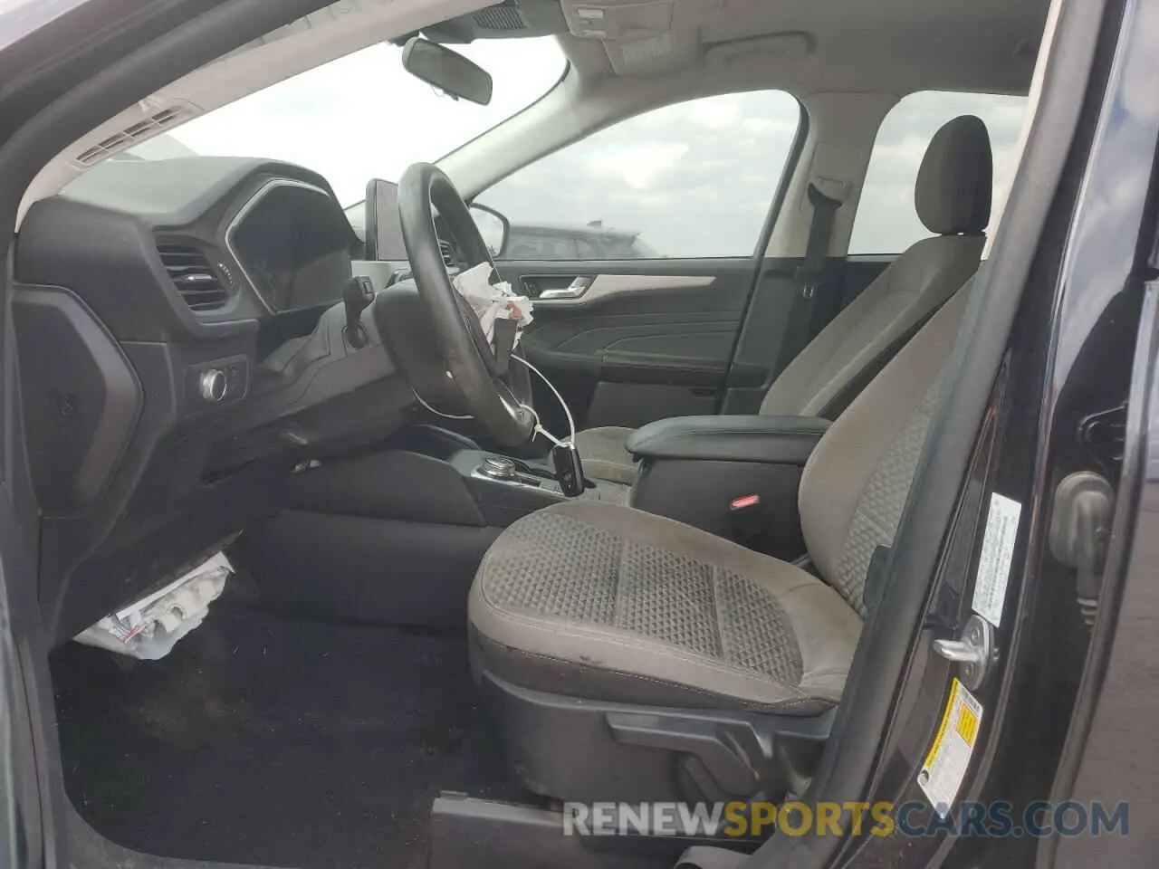 7 Photograph of a damaged car 1FMCU0G69MUA99066 FORD ESCAPE 2021