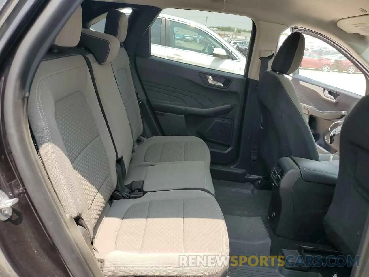 11 Photograph of a damaged car 1FMCU0G69MUB25469 FORD ESCAPE 2021