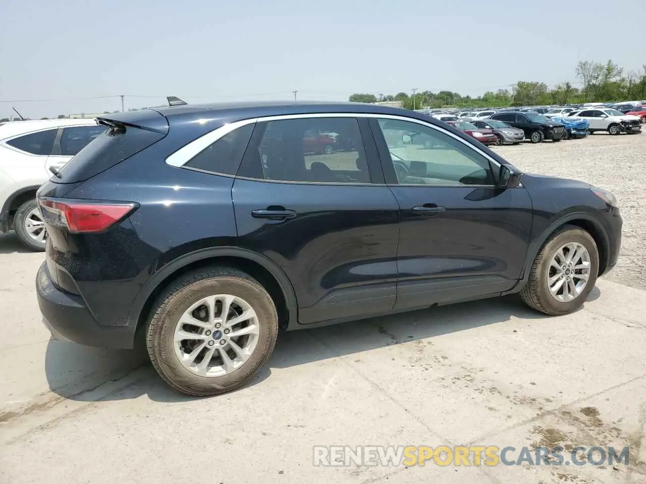 3 Photograph of a damaged car 1FMCU0G69MUB25469 FORD ESCAPE 2021