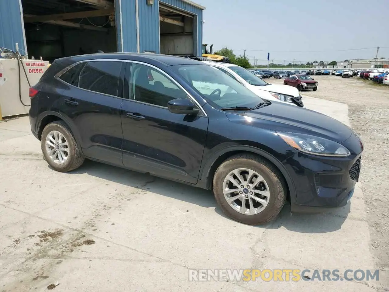 4 Photograph of a damaged car 1FMCU0G69MUB25469 FORD ESCAPE 2021