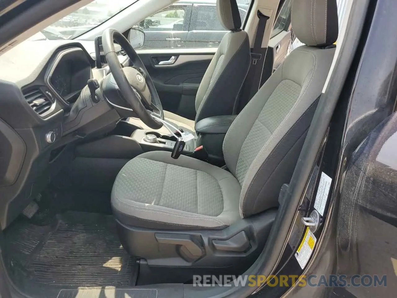 7 Photograph of a damaged car 1FMCU0G69MUB25469 FORD ESCAPE 2021